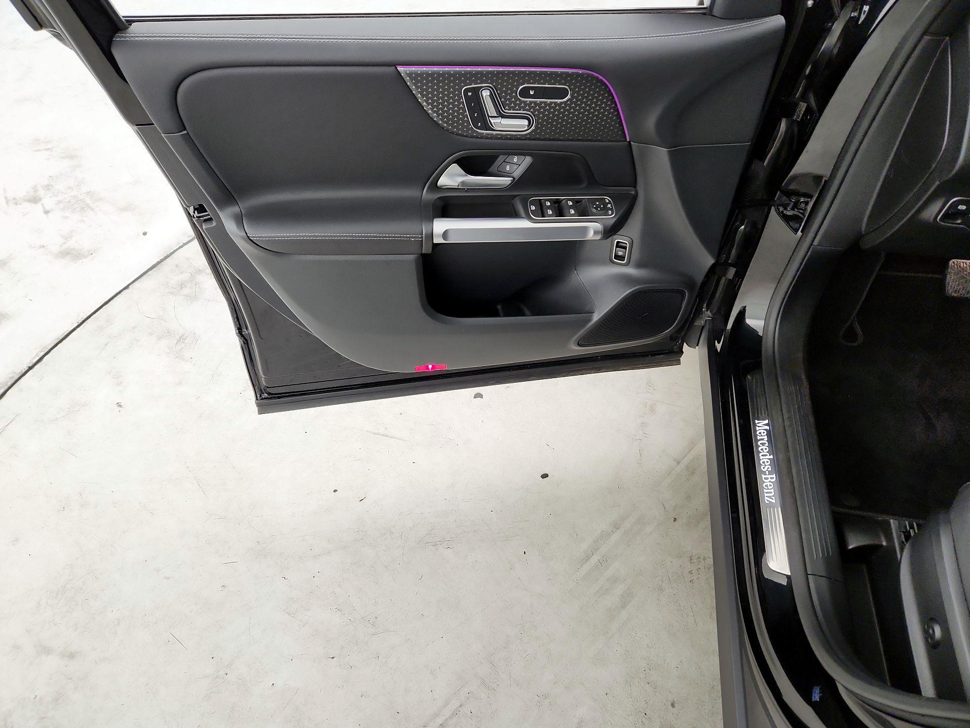 Thumbnail: 2025 Mercedes-Benz GLB - 12