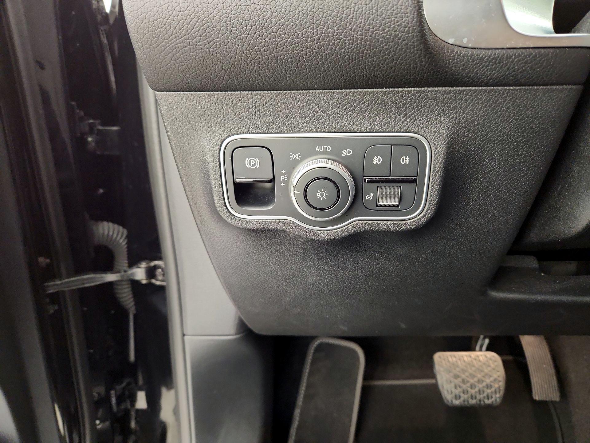 Thumbnail: 2025 Mercedes-Benz GLB - 13