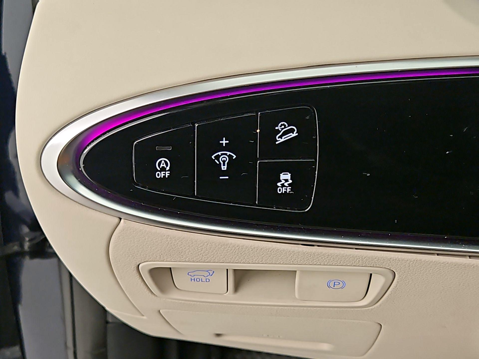 Thumbnail: 2022 Genesis GV70 - 13