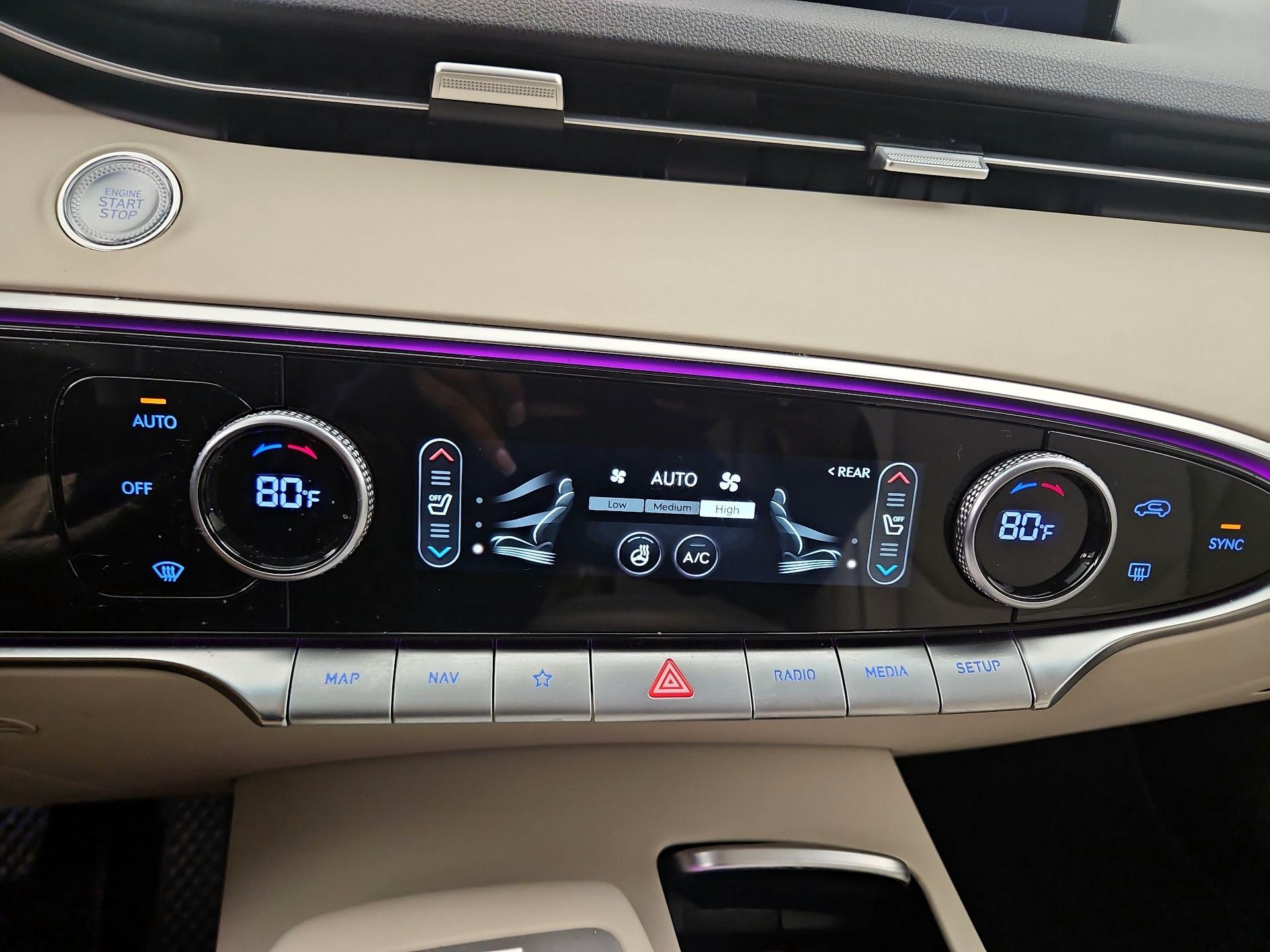 Thumbnail: 2022 Genesis GV70 - 17