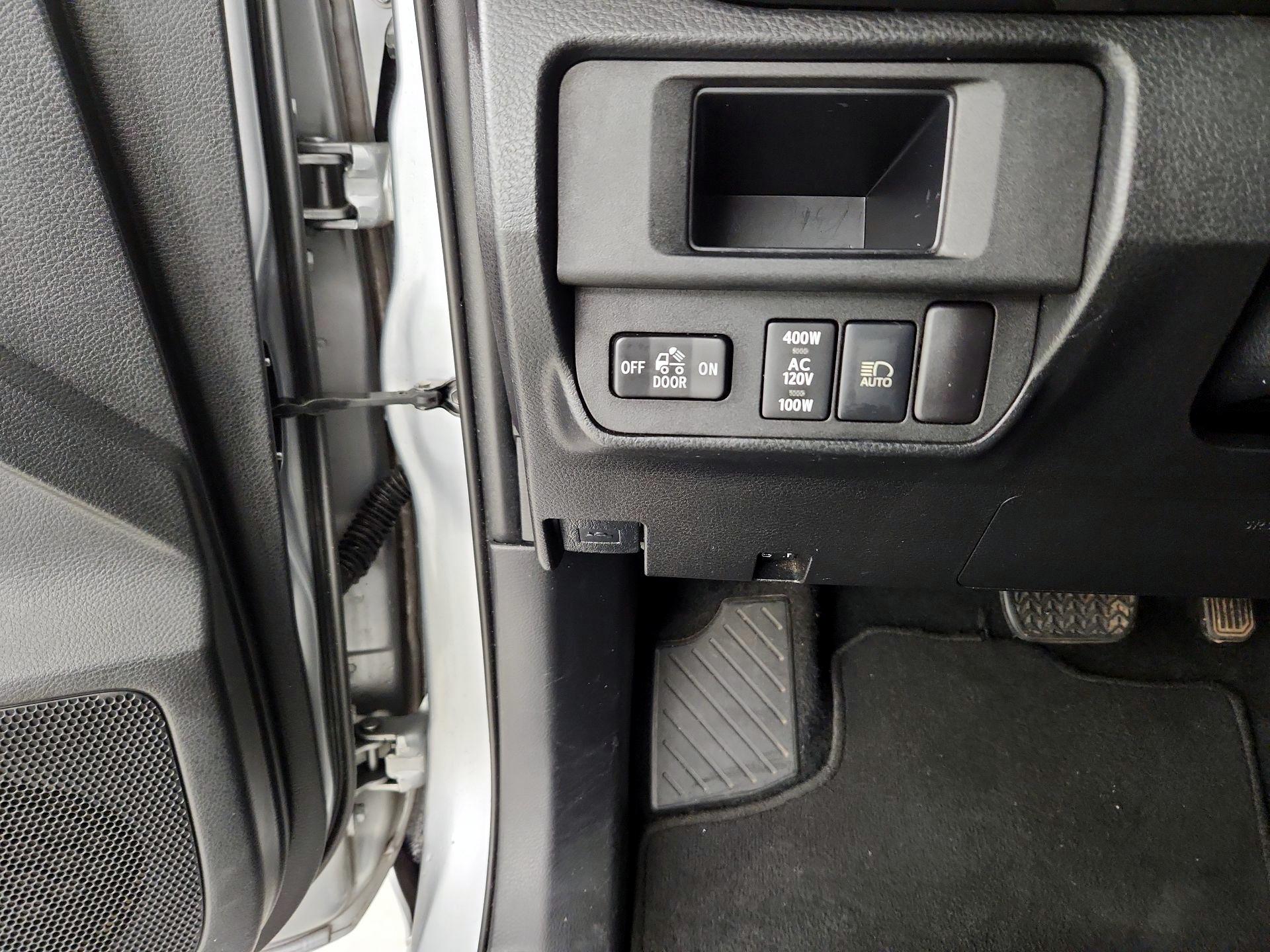 Thumbnail: 2018 Toyota Tacoma - 13