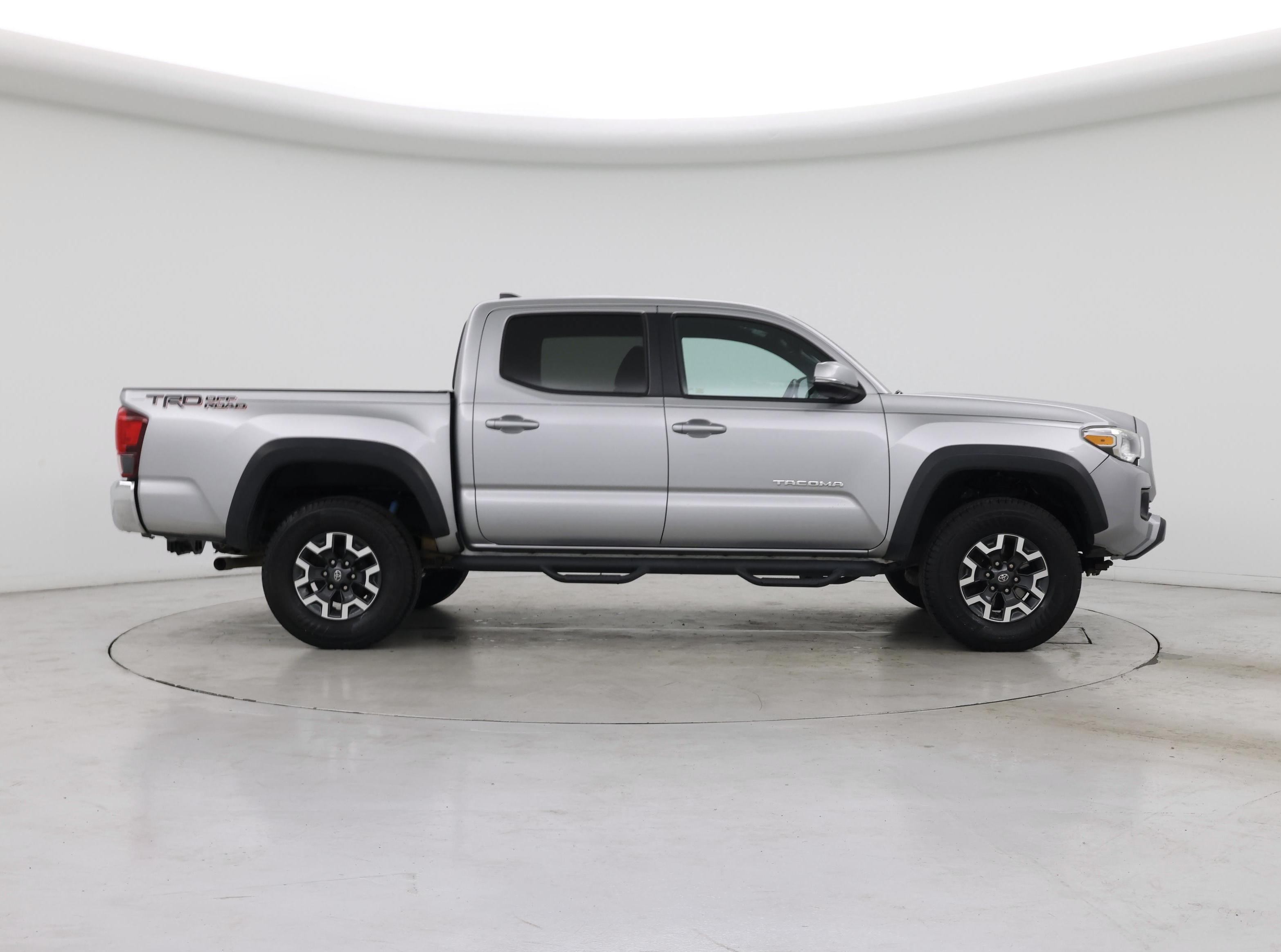 Thumbnail: 2018 Toyota Tacoma - 7