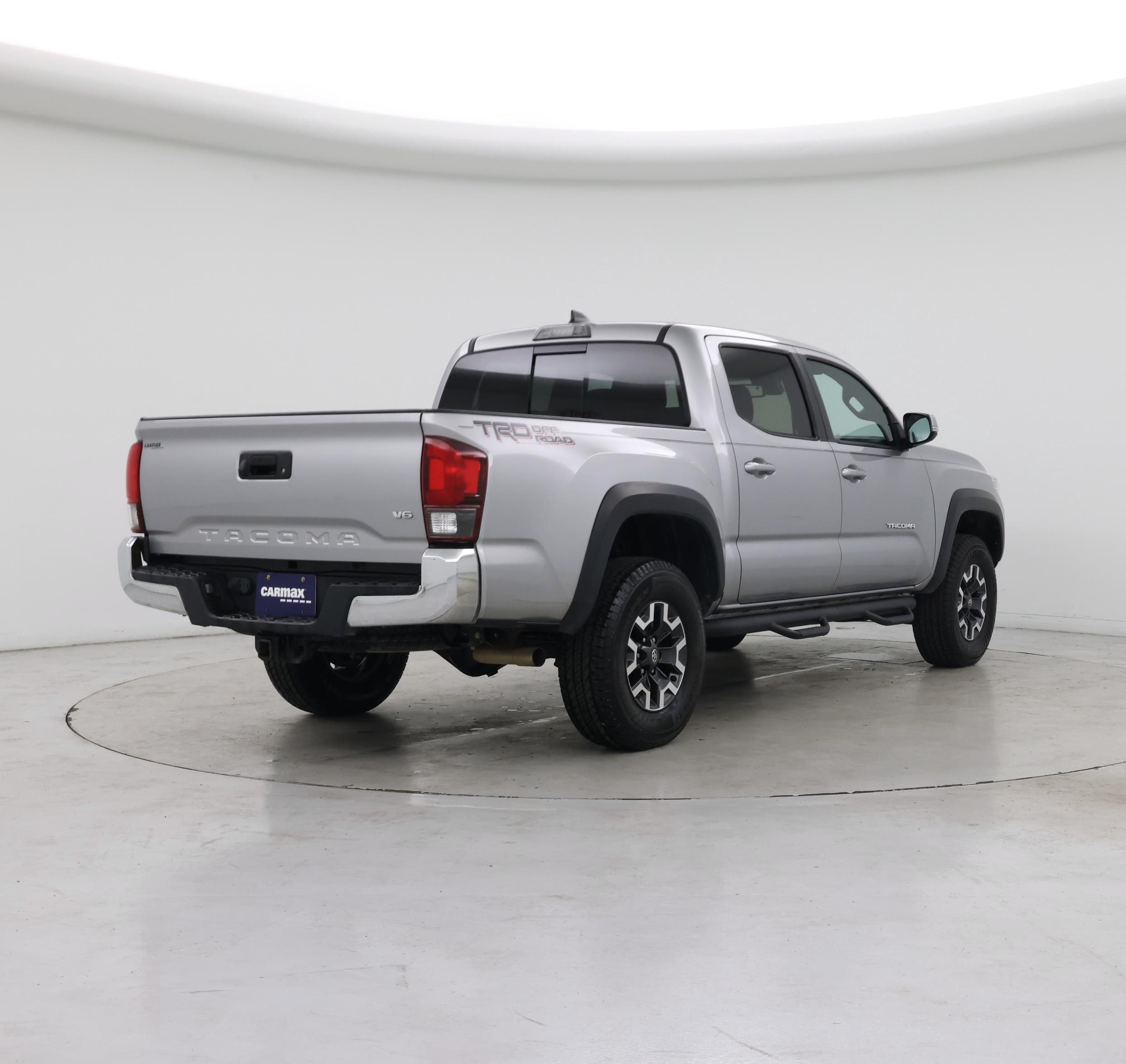 Thumbnail: 2018 Toyota Tacoma - 8