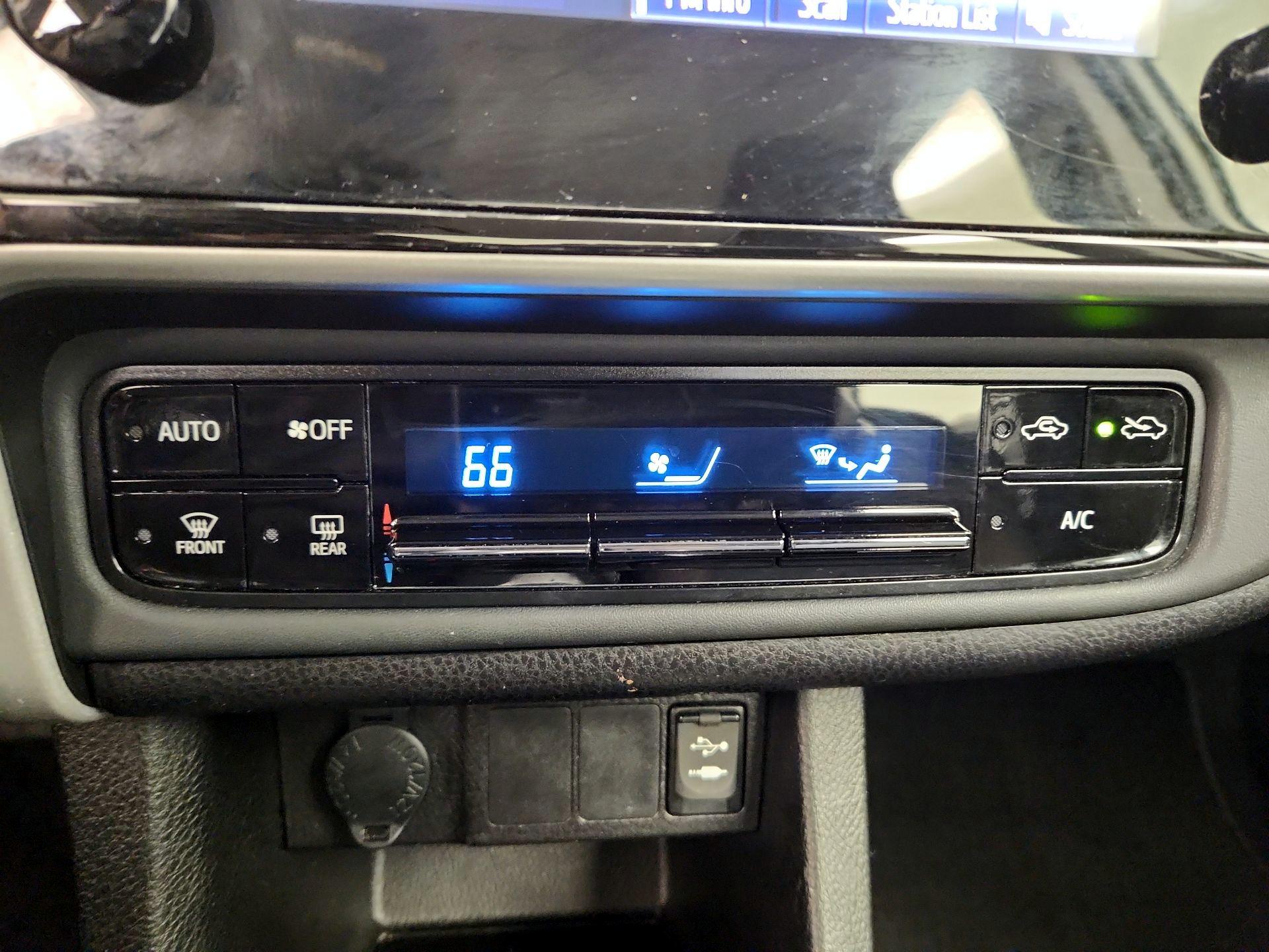 Thumbnail: 2018 Toyota Corolla - 16