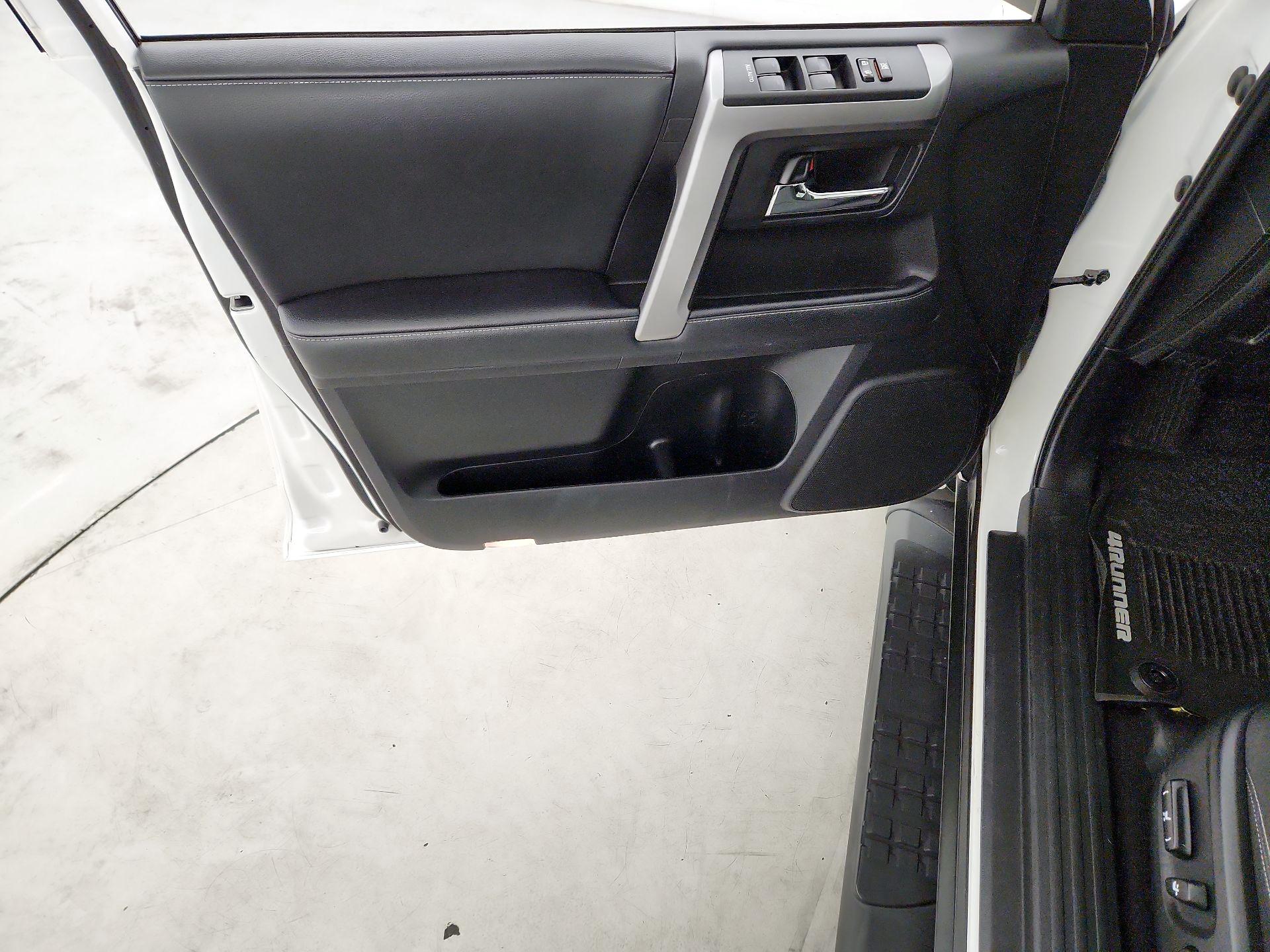 Thumbnail: 2020 Toyota 4Runner - 12