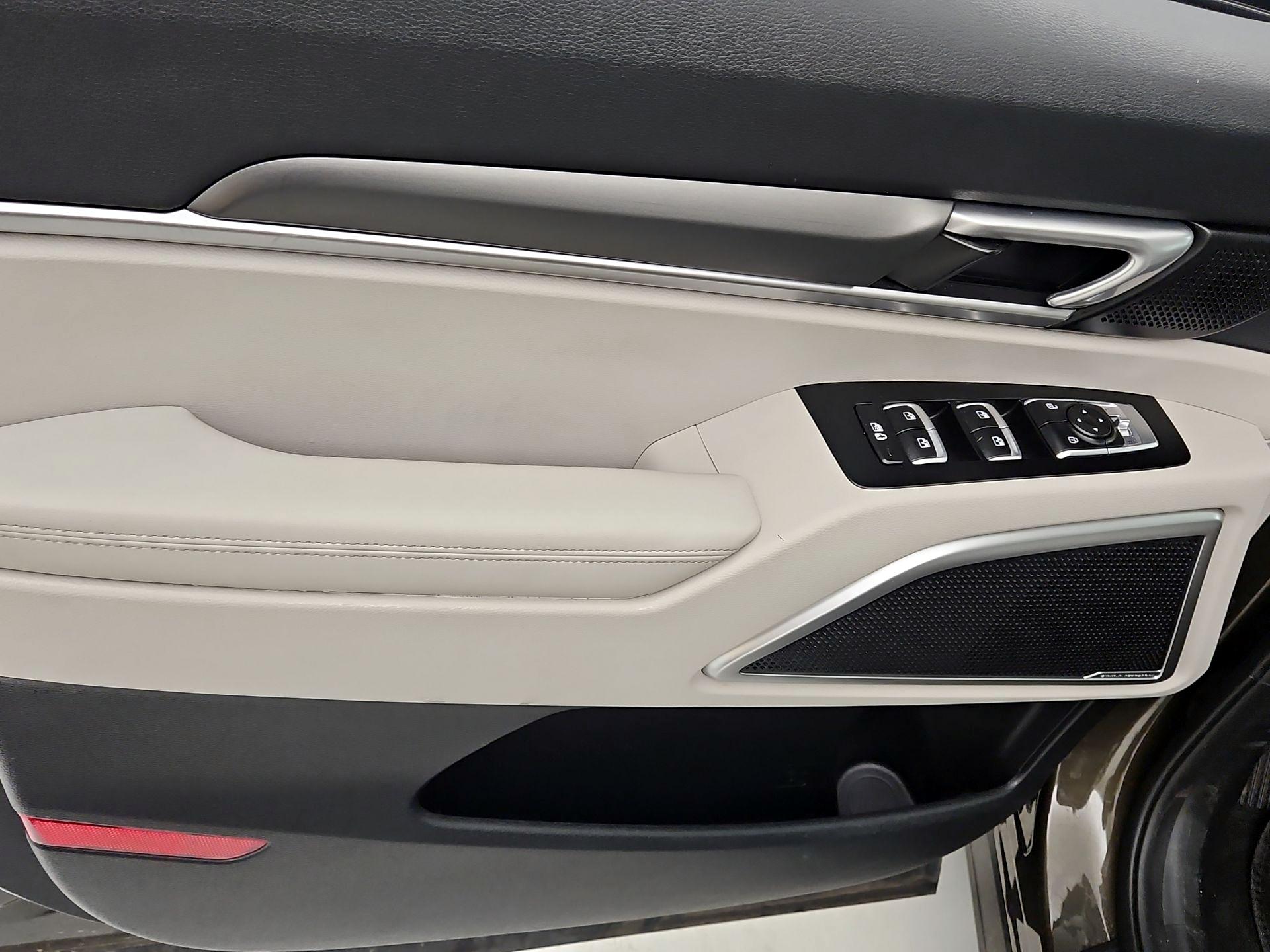 Thumbnail: 2020 Kia Telluride - 12