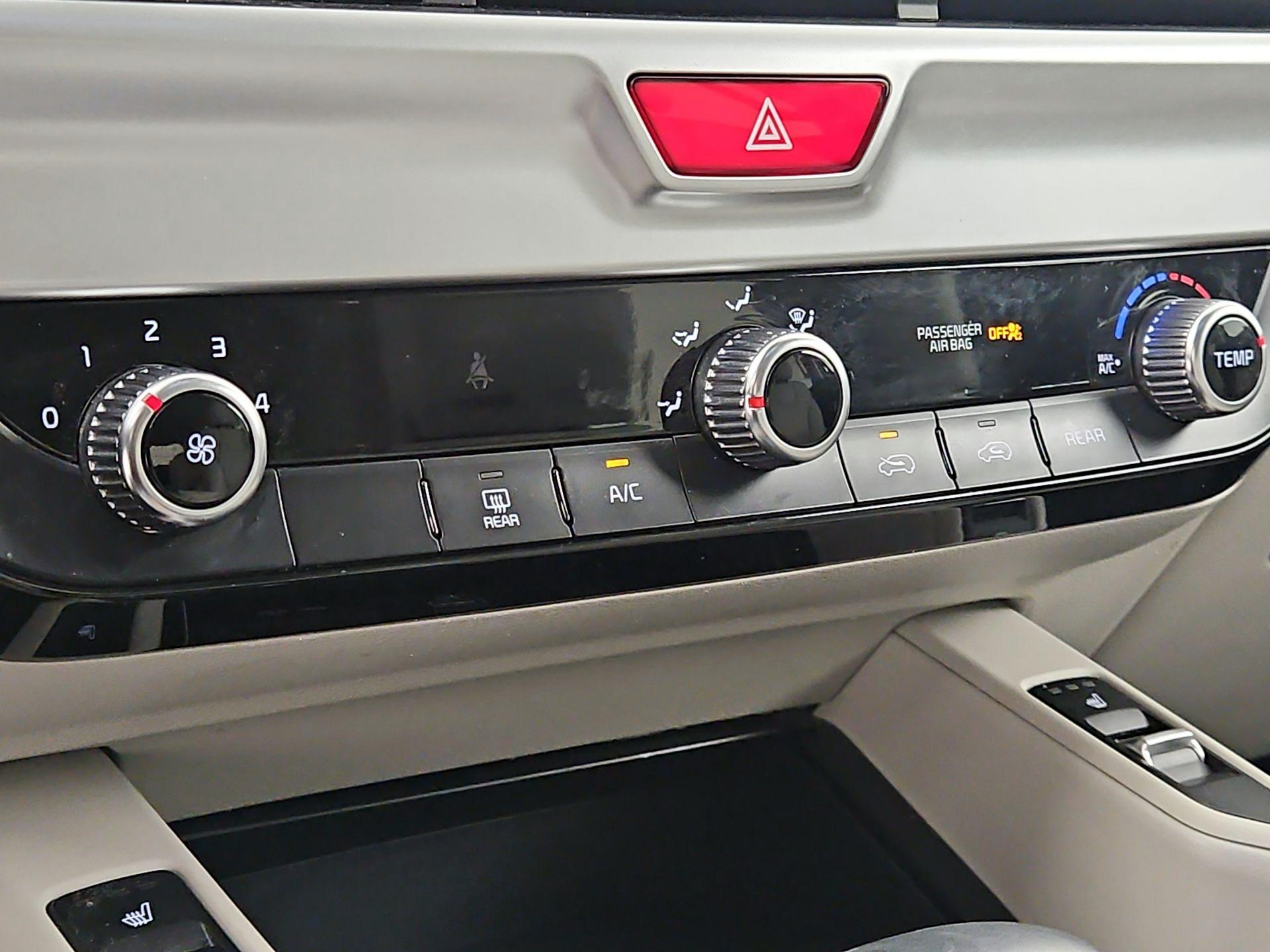 Thumbnail: 2020 Kia Telluride - 16