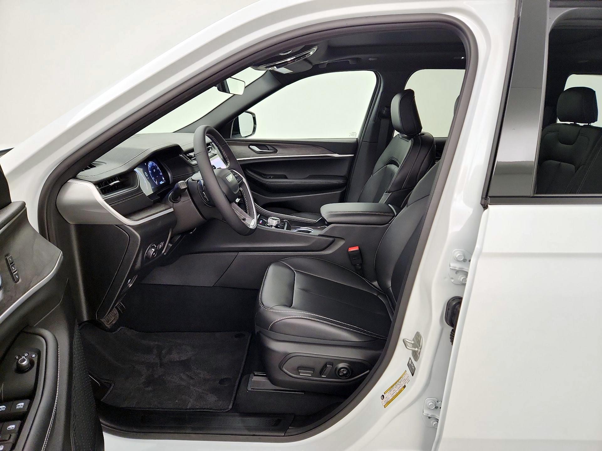 Thumbnail: 2025 Jeep Grand Cherokee - 11