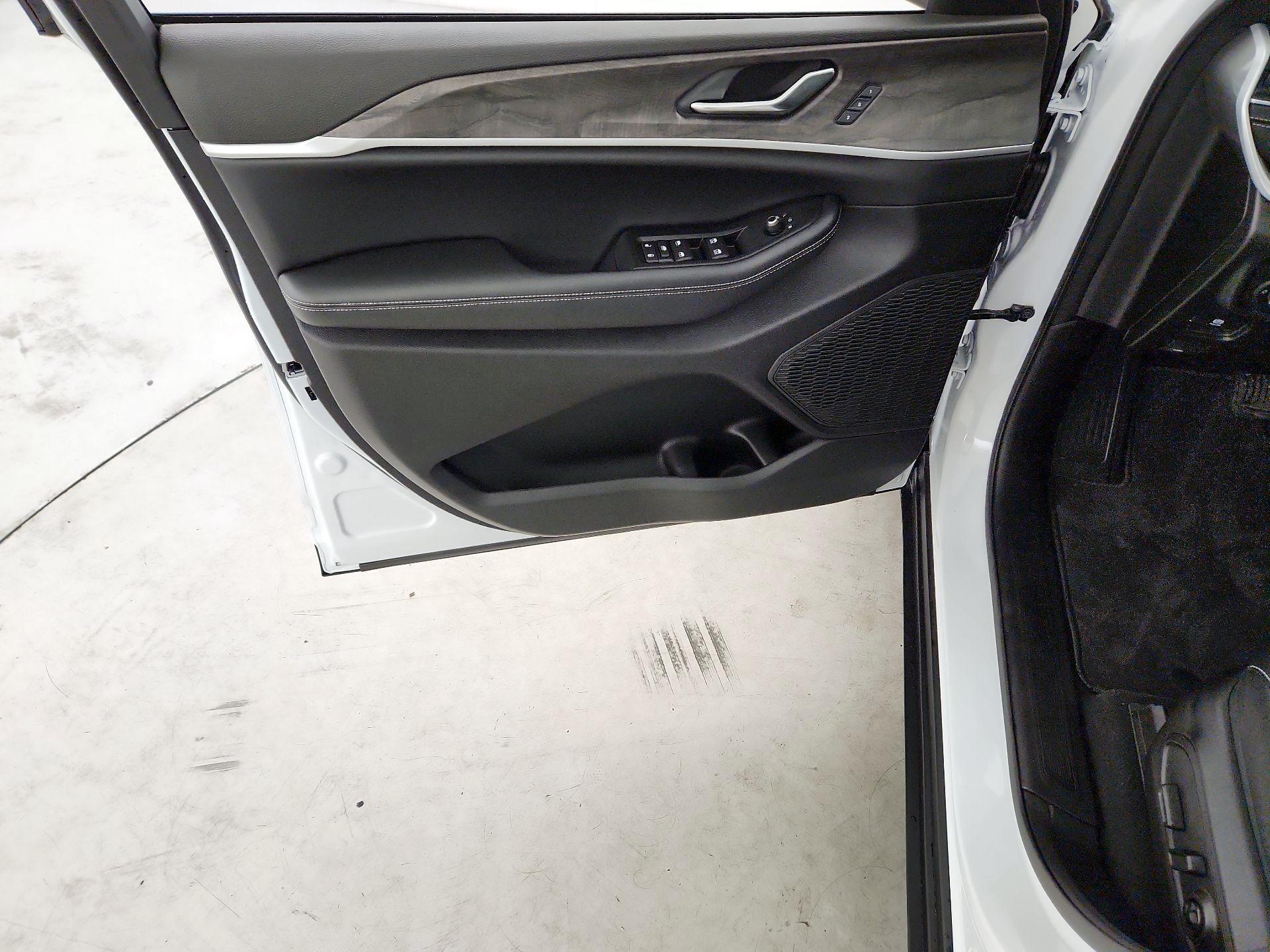 Thumbnail: 2025 Jeep Grand Cherokee - 12