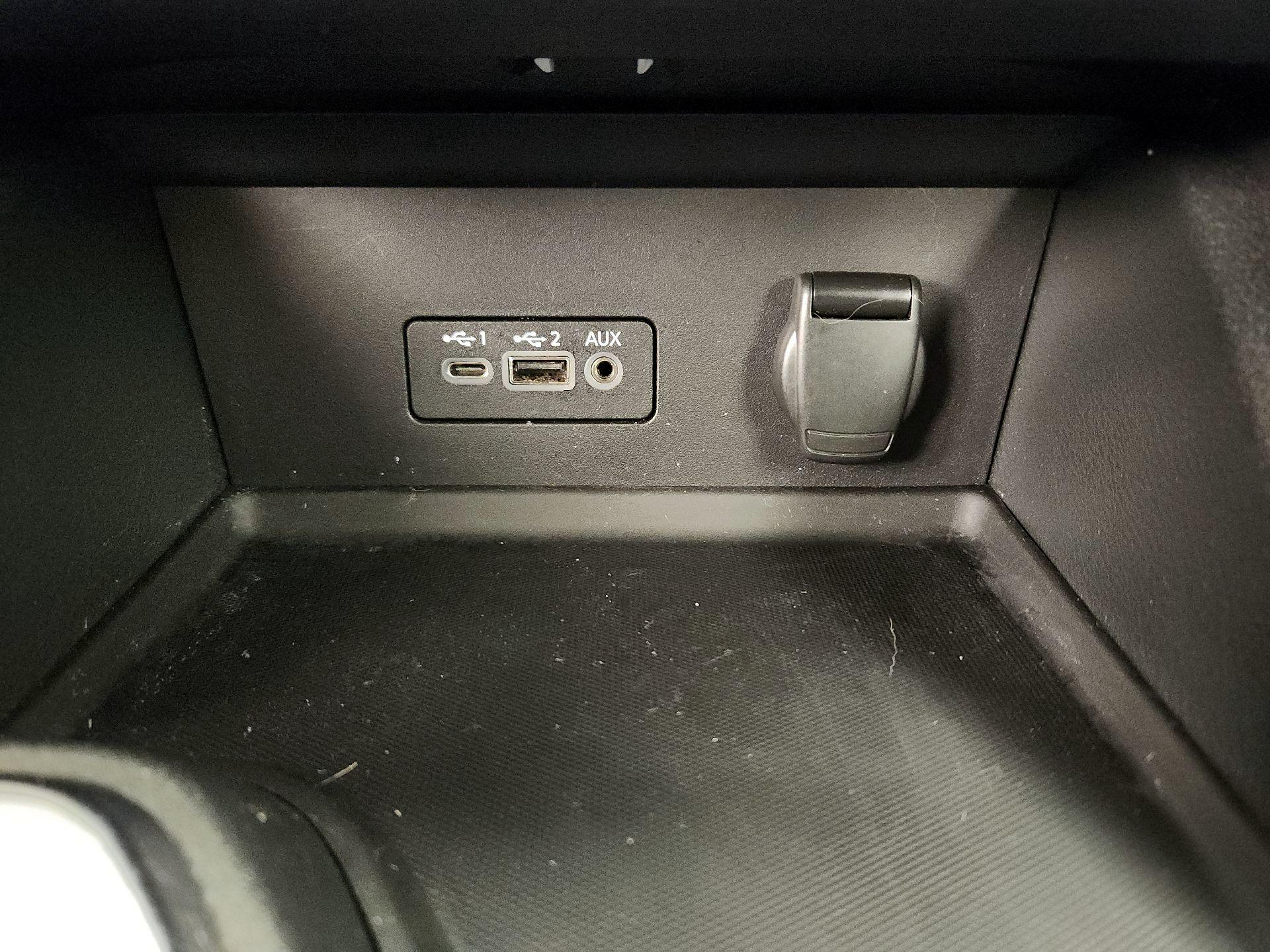 Thumbnail: 2020 Nissan Sentra - 18