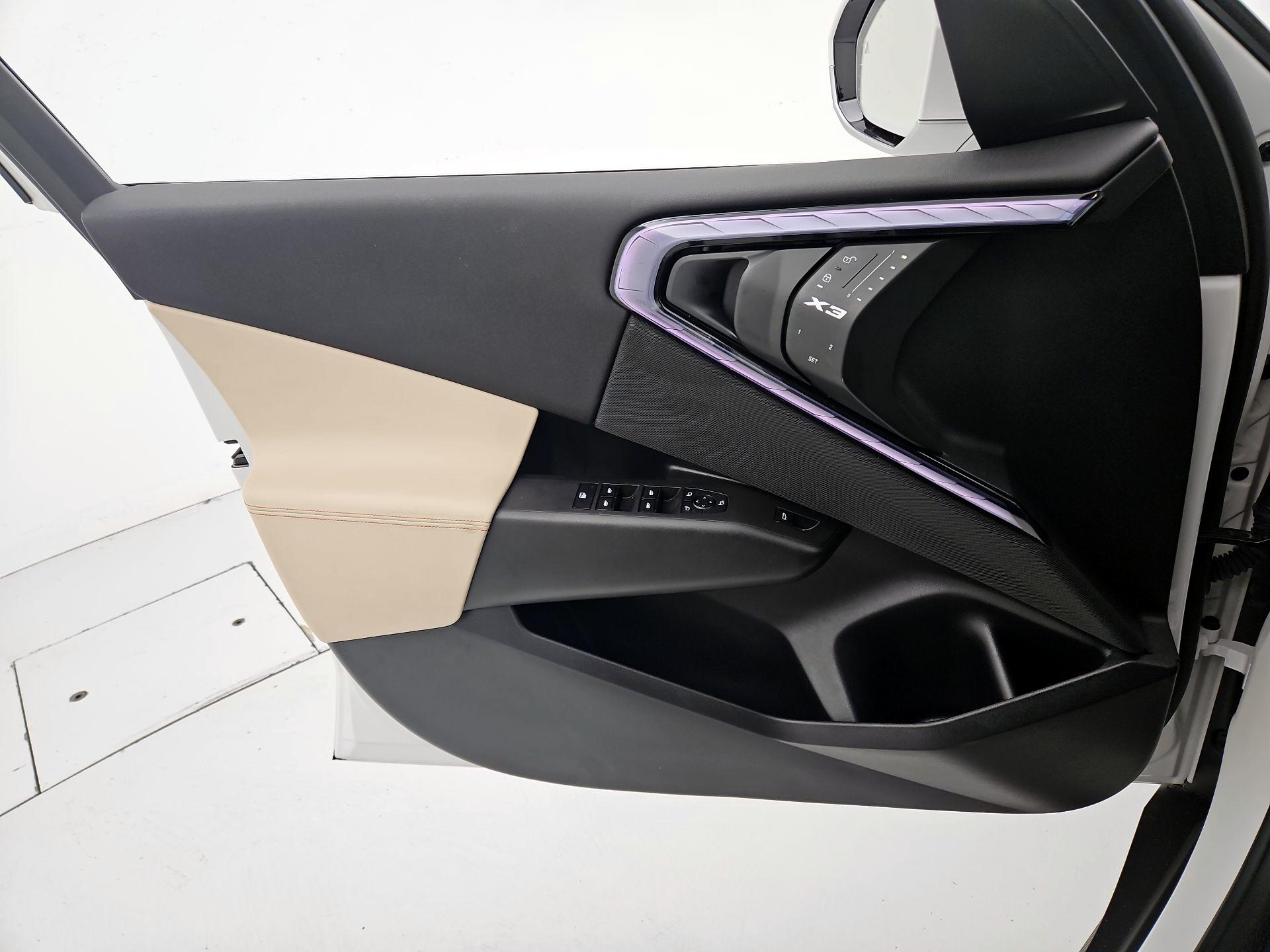 Thumbnail: 2025 BMW X3 - 12