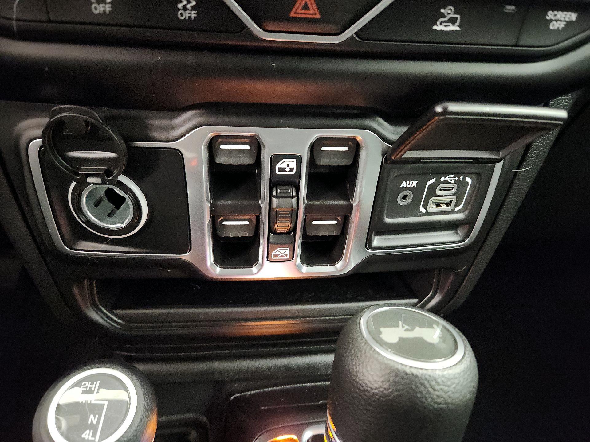 Thumbnail: 2021 Jeep Wrangler - 18