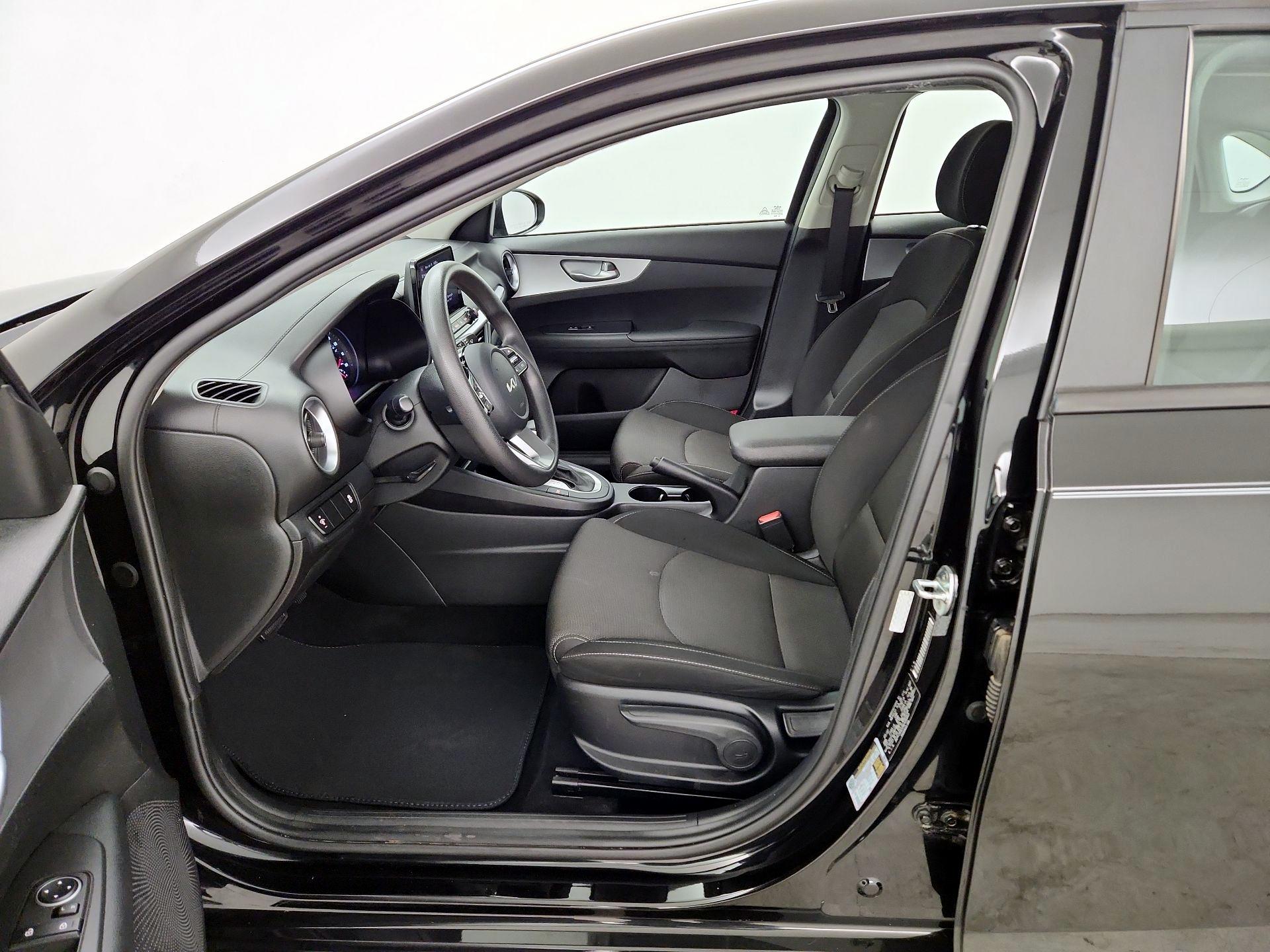 Thumbnail: 2022 Kia Forte - 9