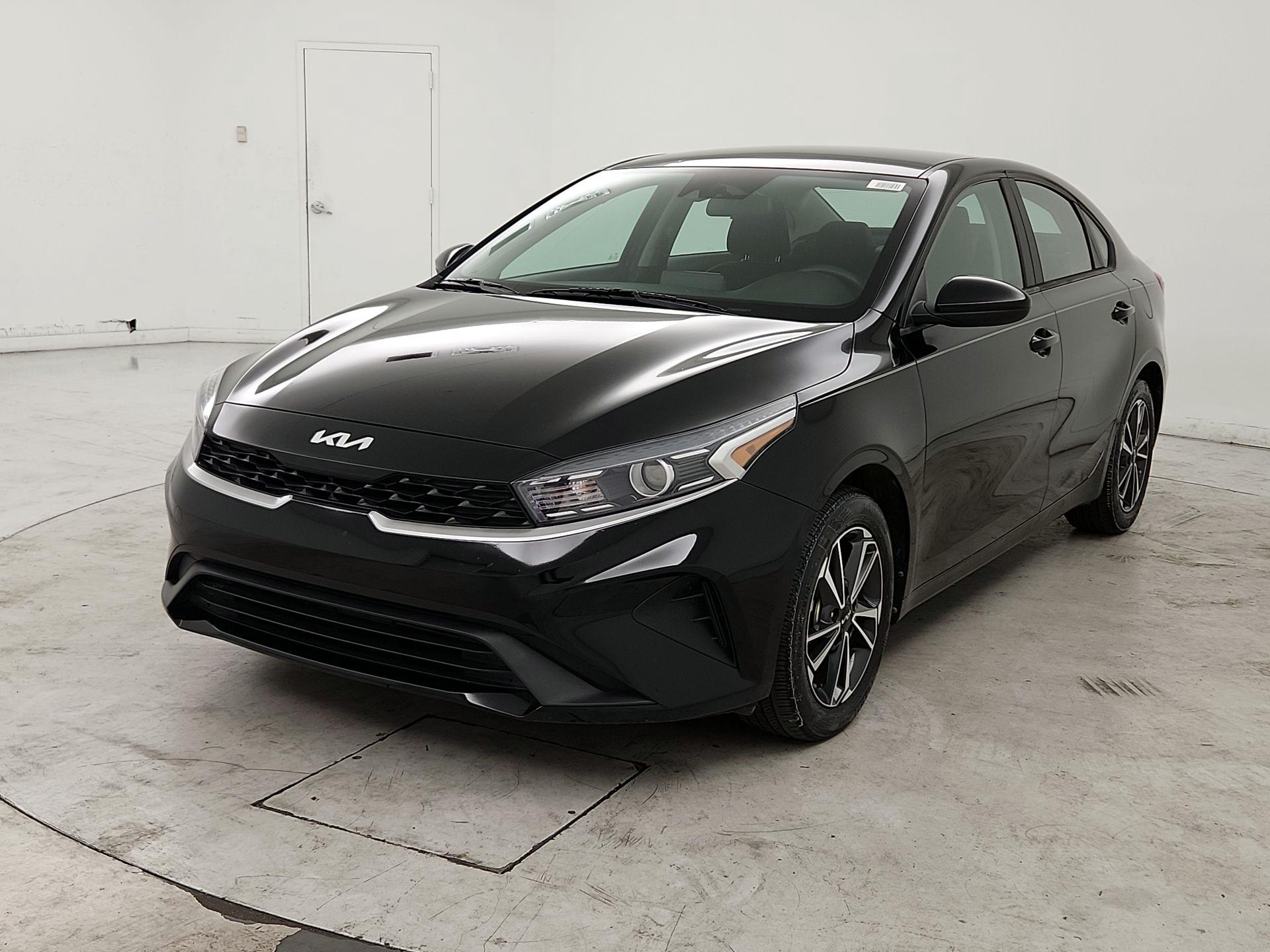 Thumbnail: 2022 Kia Forte - 3