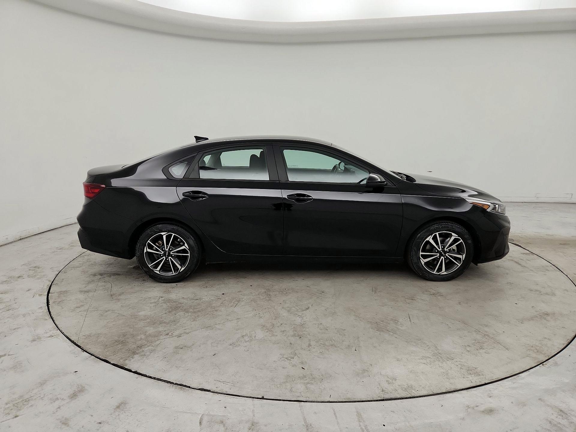 Thumbnail: 2022 Kia Forte - 4