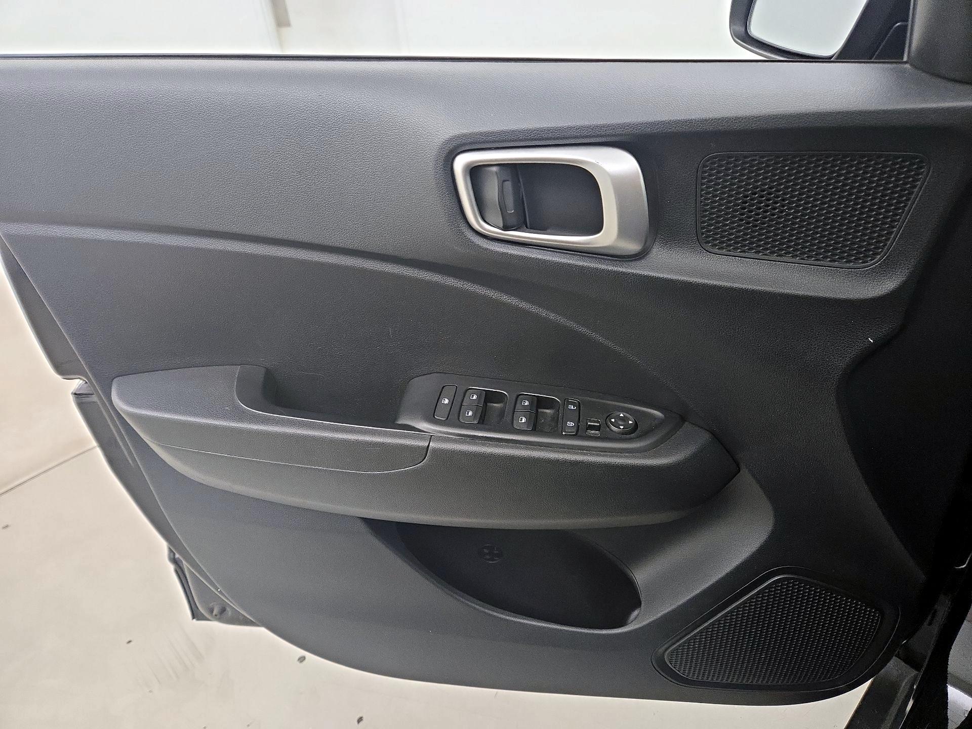 Thumbnail: 2023 Hyundai Venue - 12