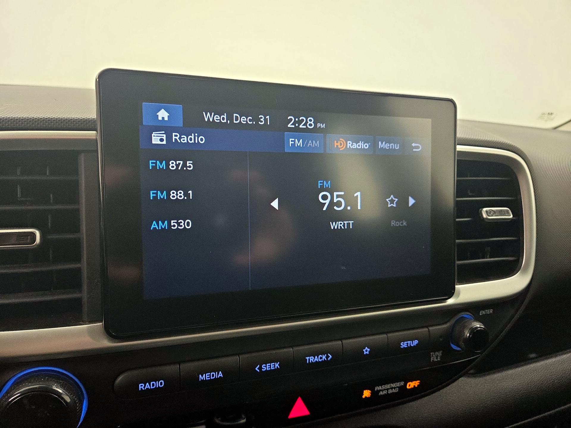 Thumbnail: 2023 Hyundai Venue - 15