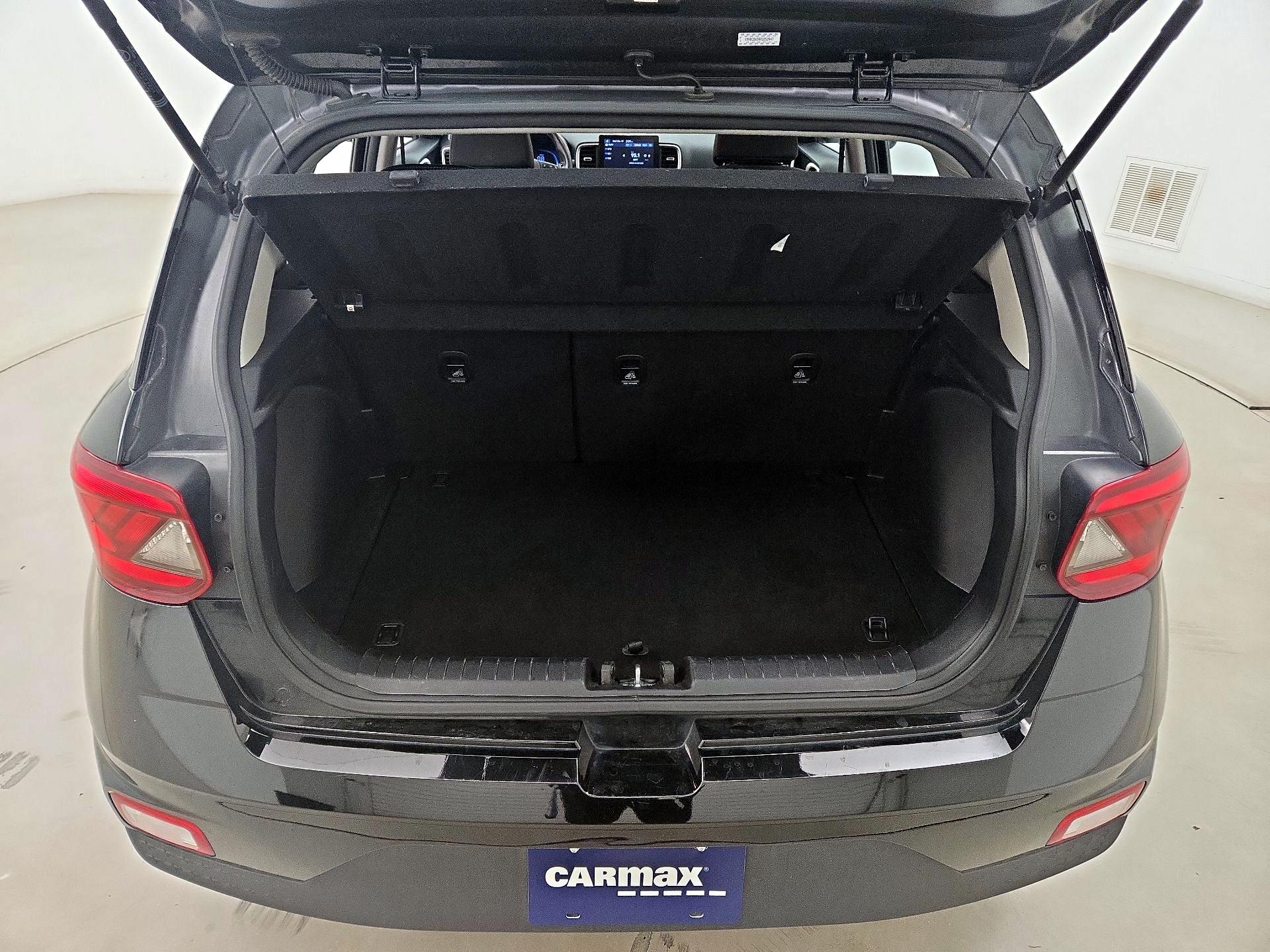 Thumbnail: 2023 Hyundai Venue - 20