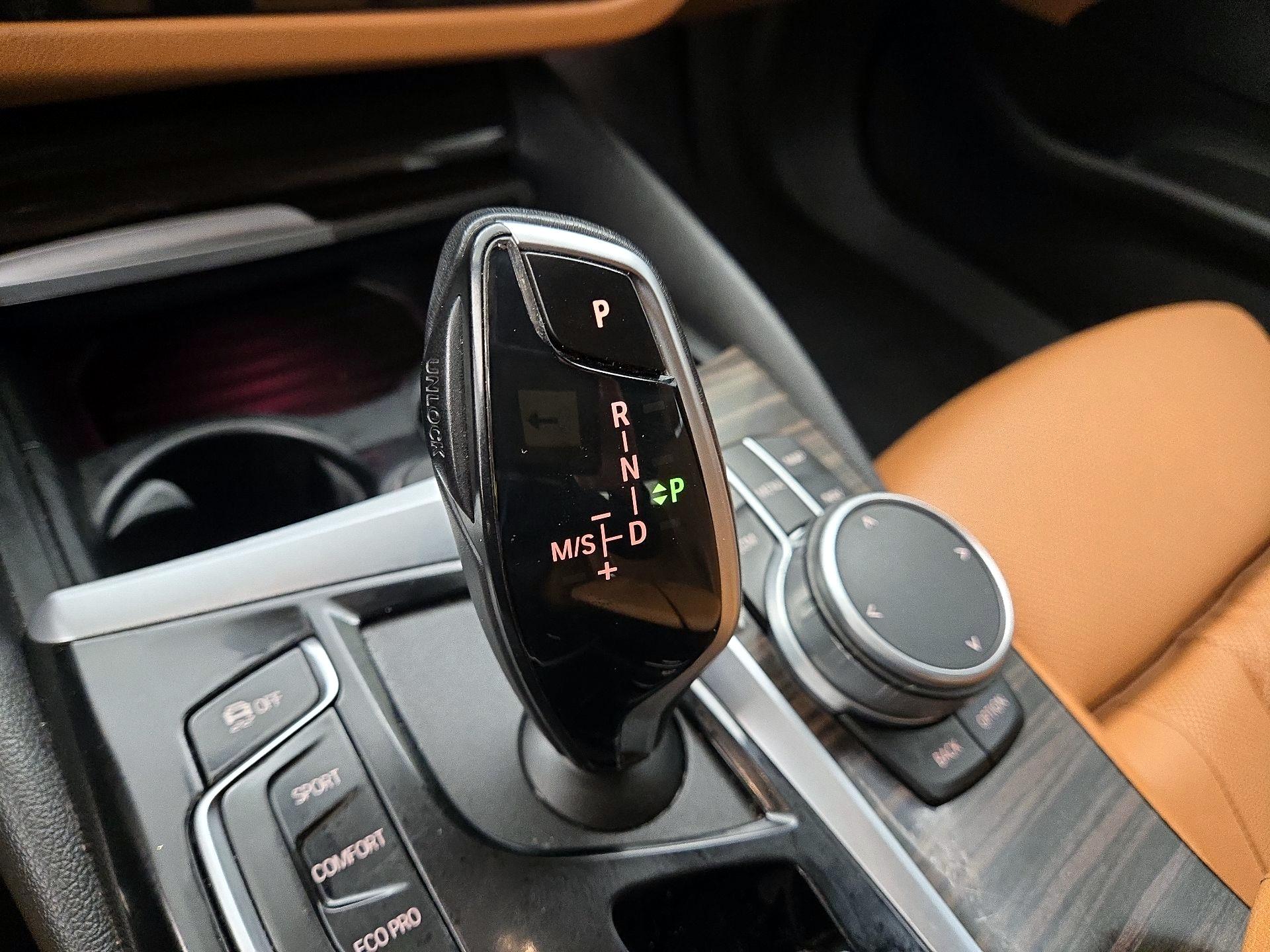 Thumbnail: 2022 BMW 5 Series - 18