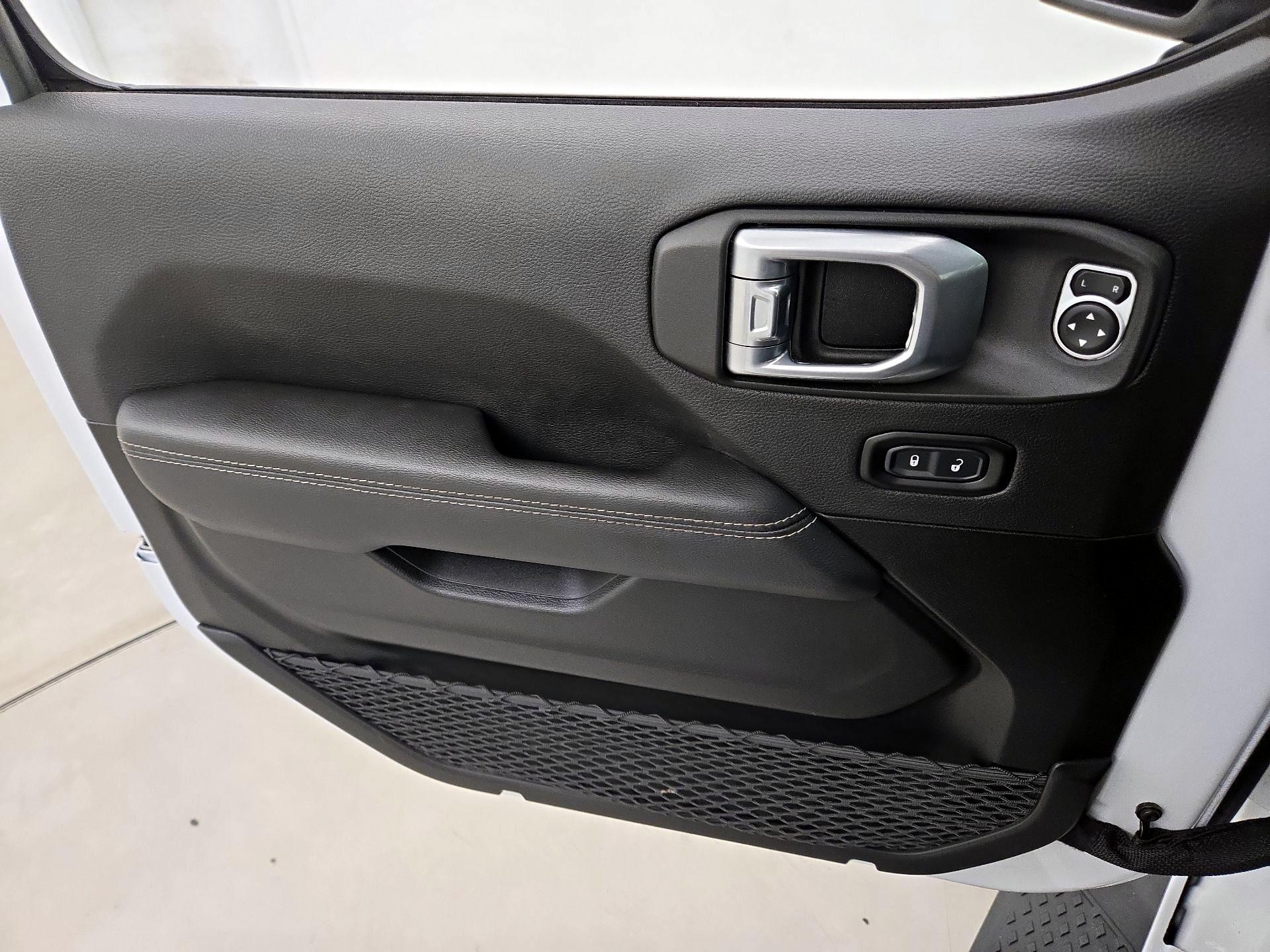 Thumbnail: 2023 Jeep Gladiator - 12