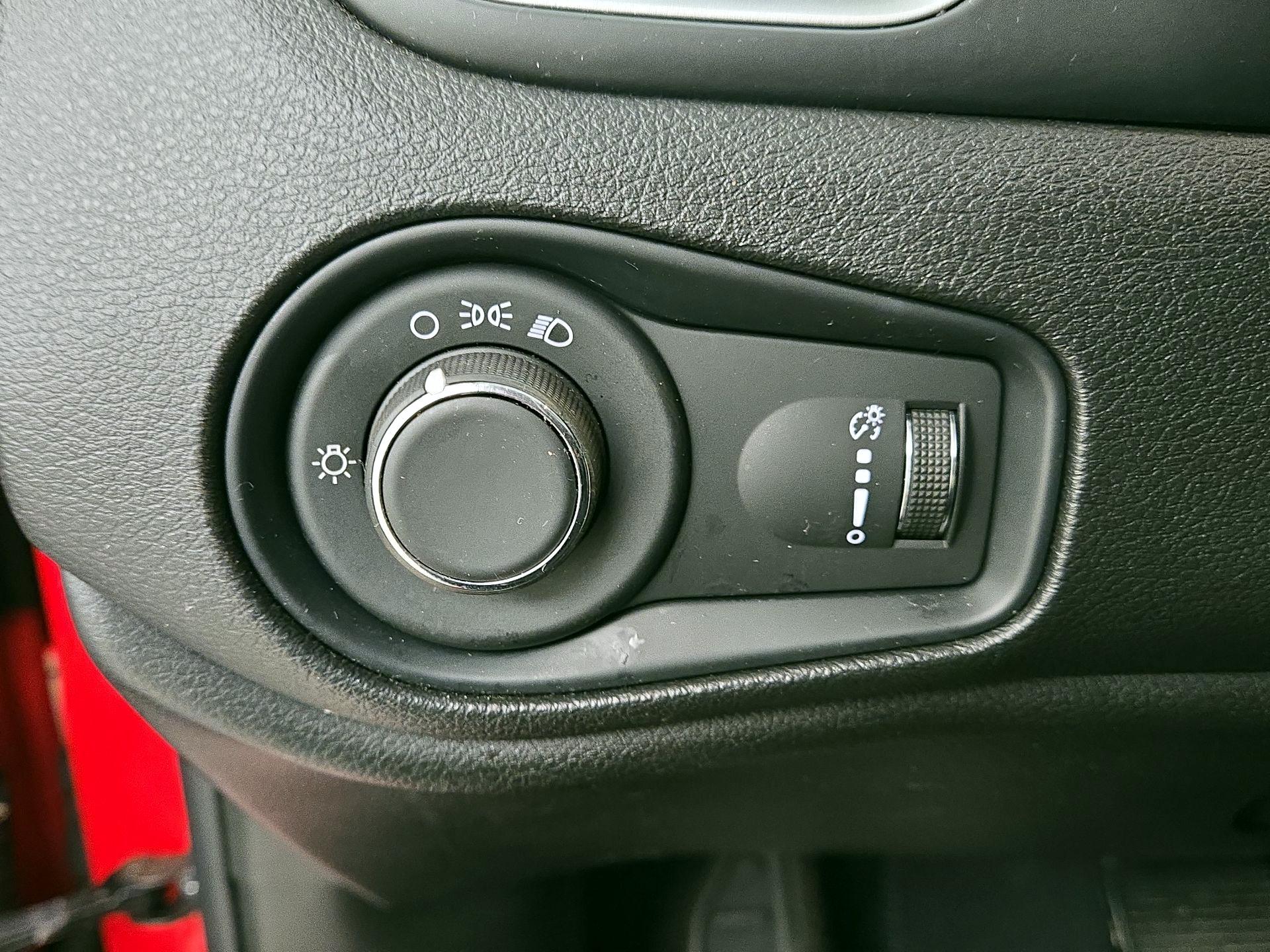 Thumbnail: 2020 Jeep Renegade - 13