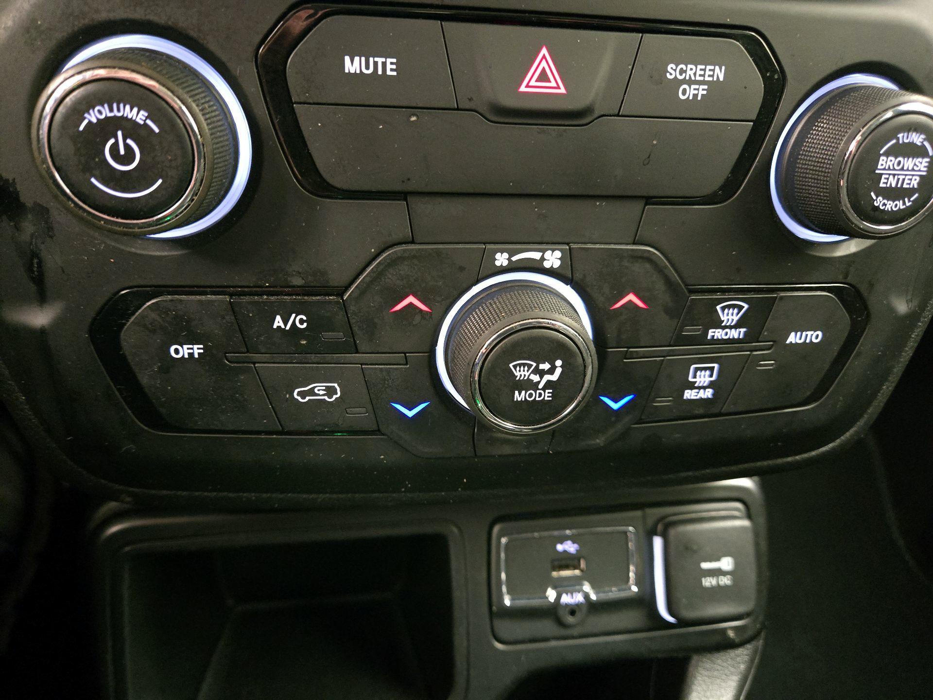 Thumbnail: 2020 Jeep Renegade - 16