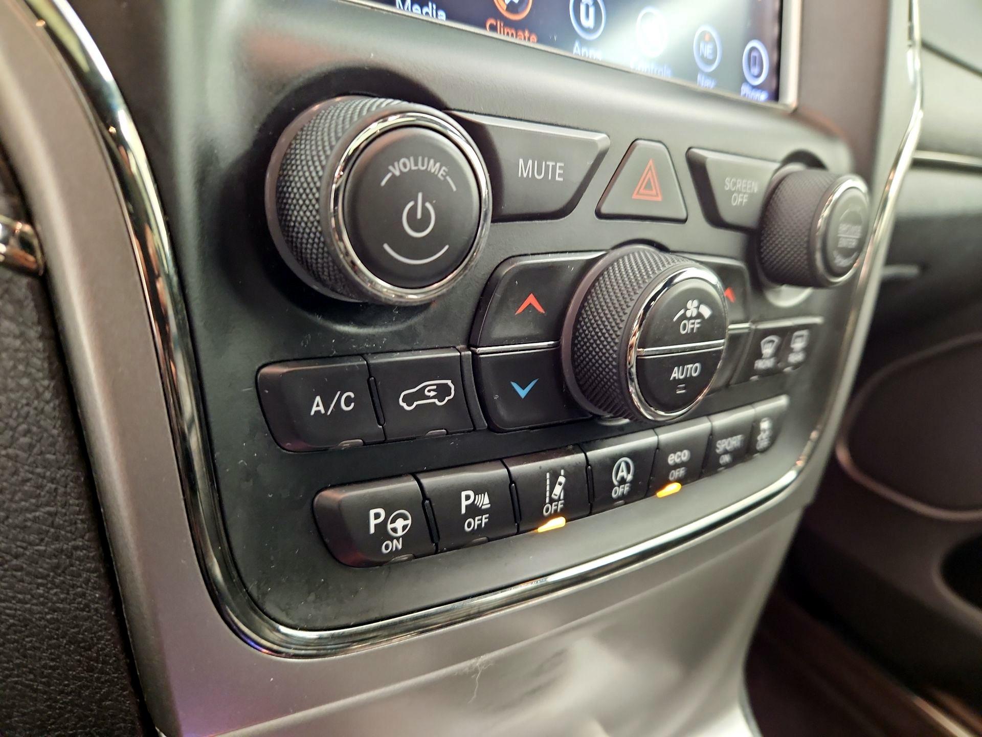 Thumbnail: 2018 Jeep Grand Cherokee - 17