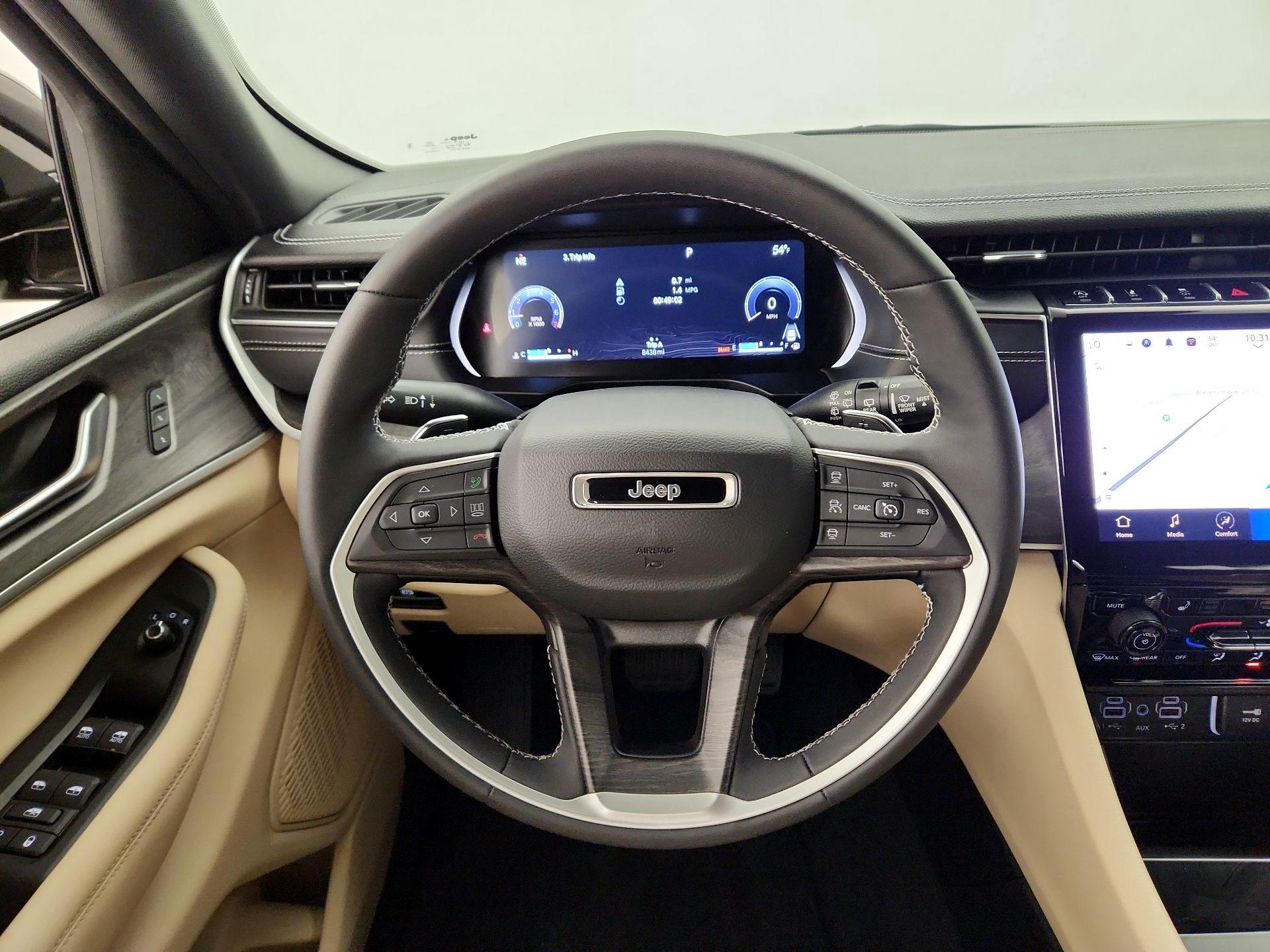 Thumbnail: 2023 Jeep Grand Cherokee - 10