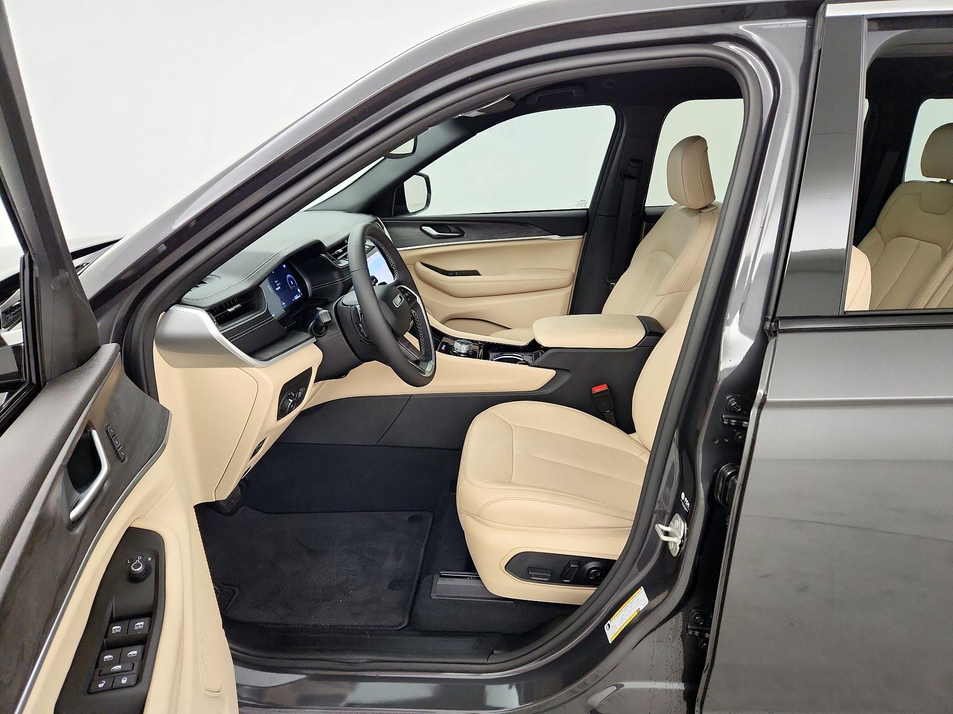 Thumbnail: 2023 Jeep Grand Cherokee - 11