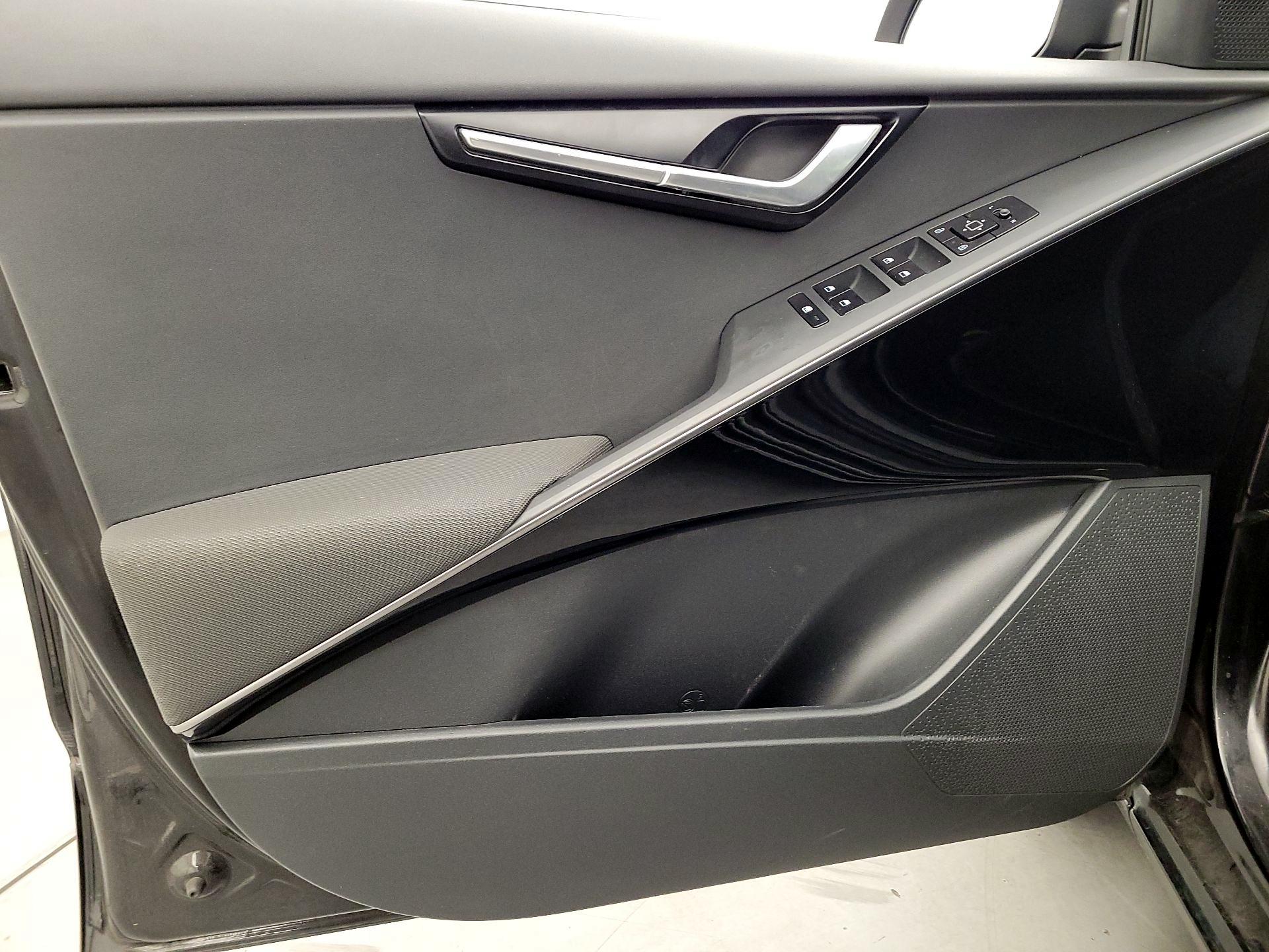 Thumbnail: 2023 Kia Niro - 12