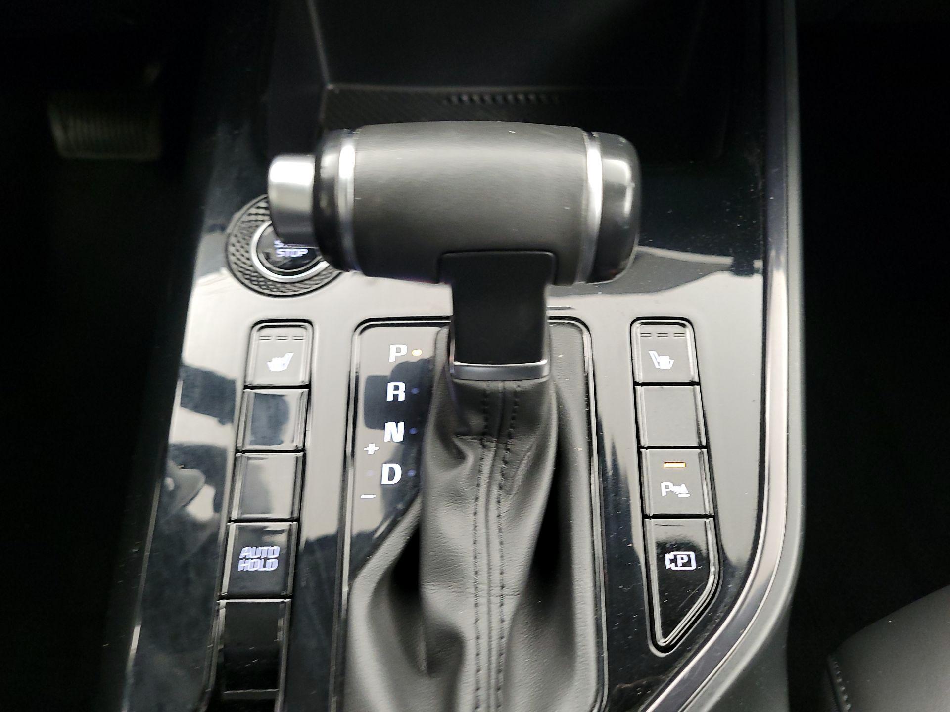 Thumbnail: 2023 Kia Niro - 15