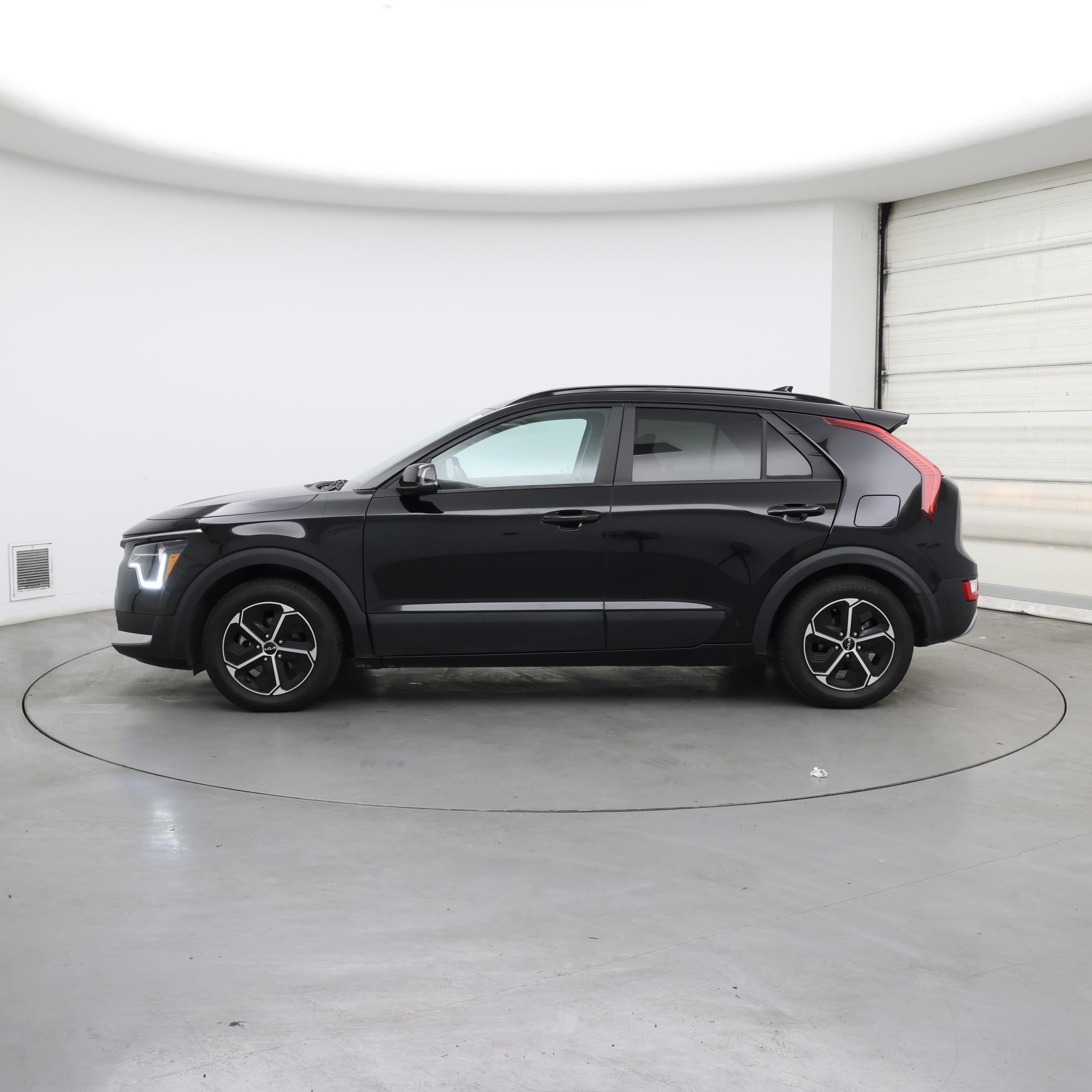 Thumbnail: 2023 Kia Niro - 3