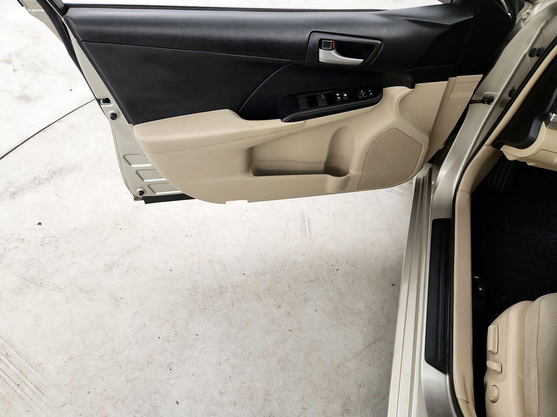 Thumbnail: 2014 Toyota Camry - 12