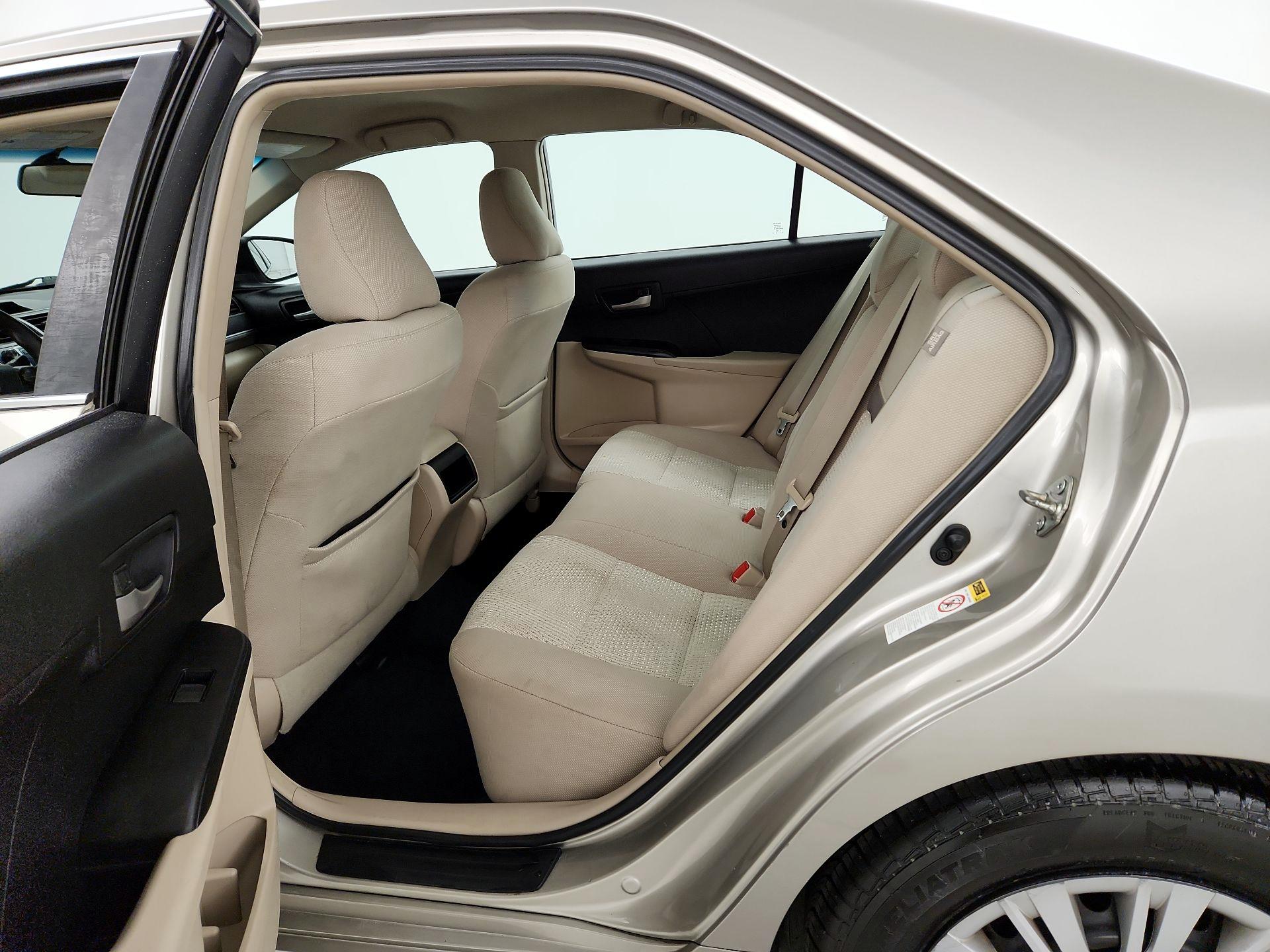 Thumbnail: 2014 Toyota Camry - 18