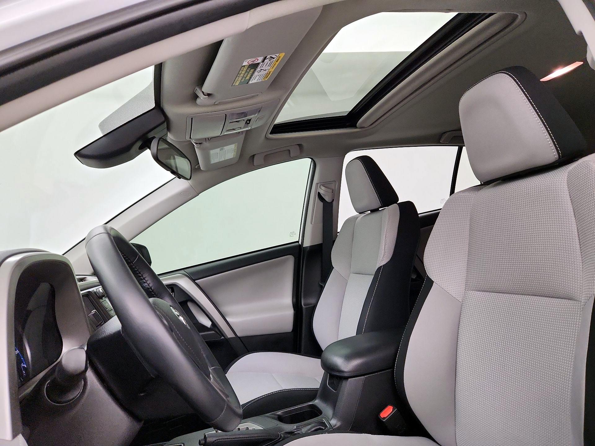 Thumbnail: 2018 Toyota RAV4 - 19