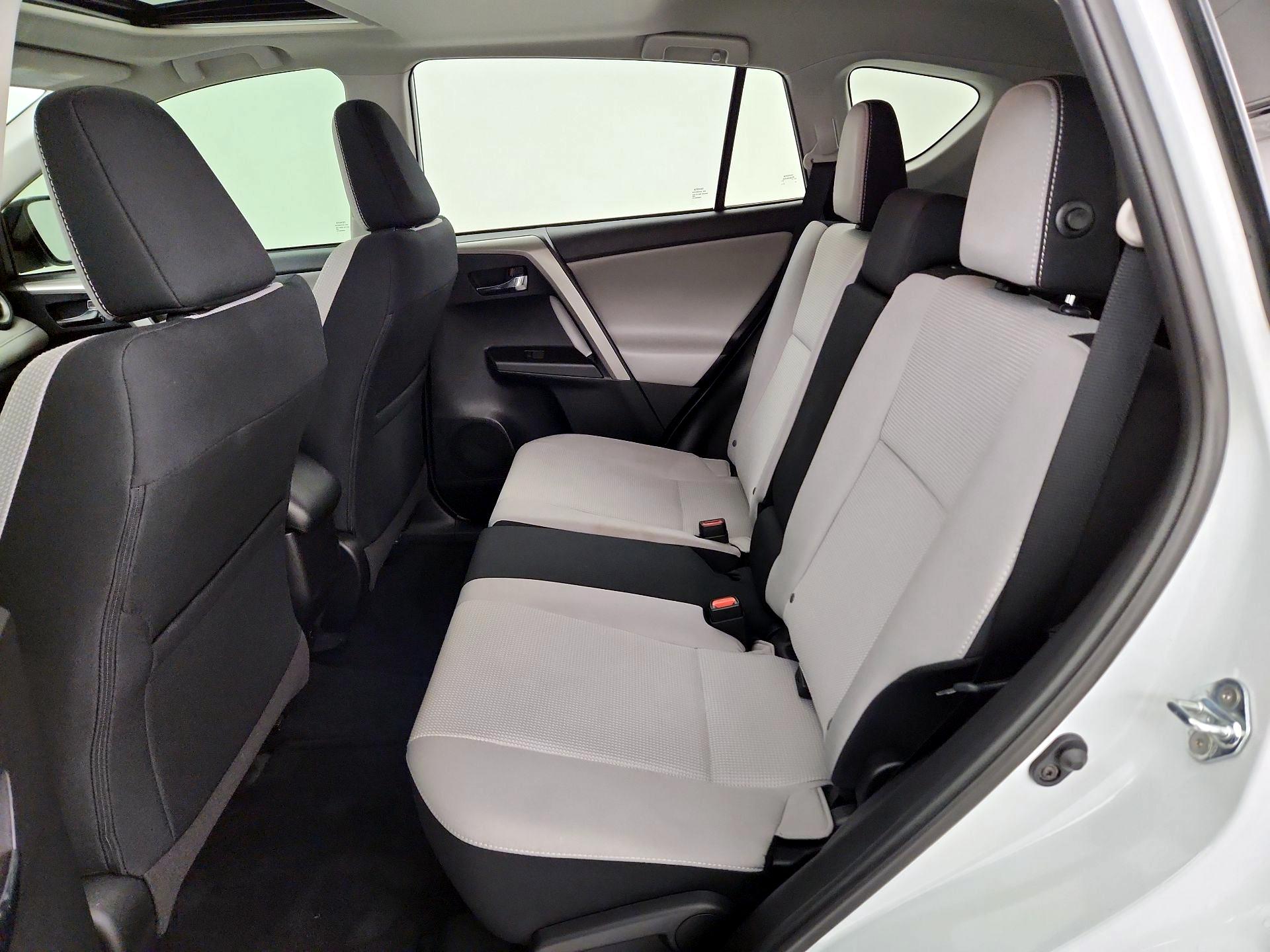 Thumbnail: 2018 Toyota RAV4 - 20