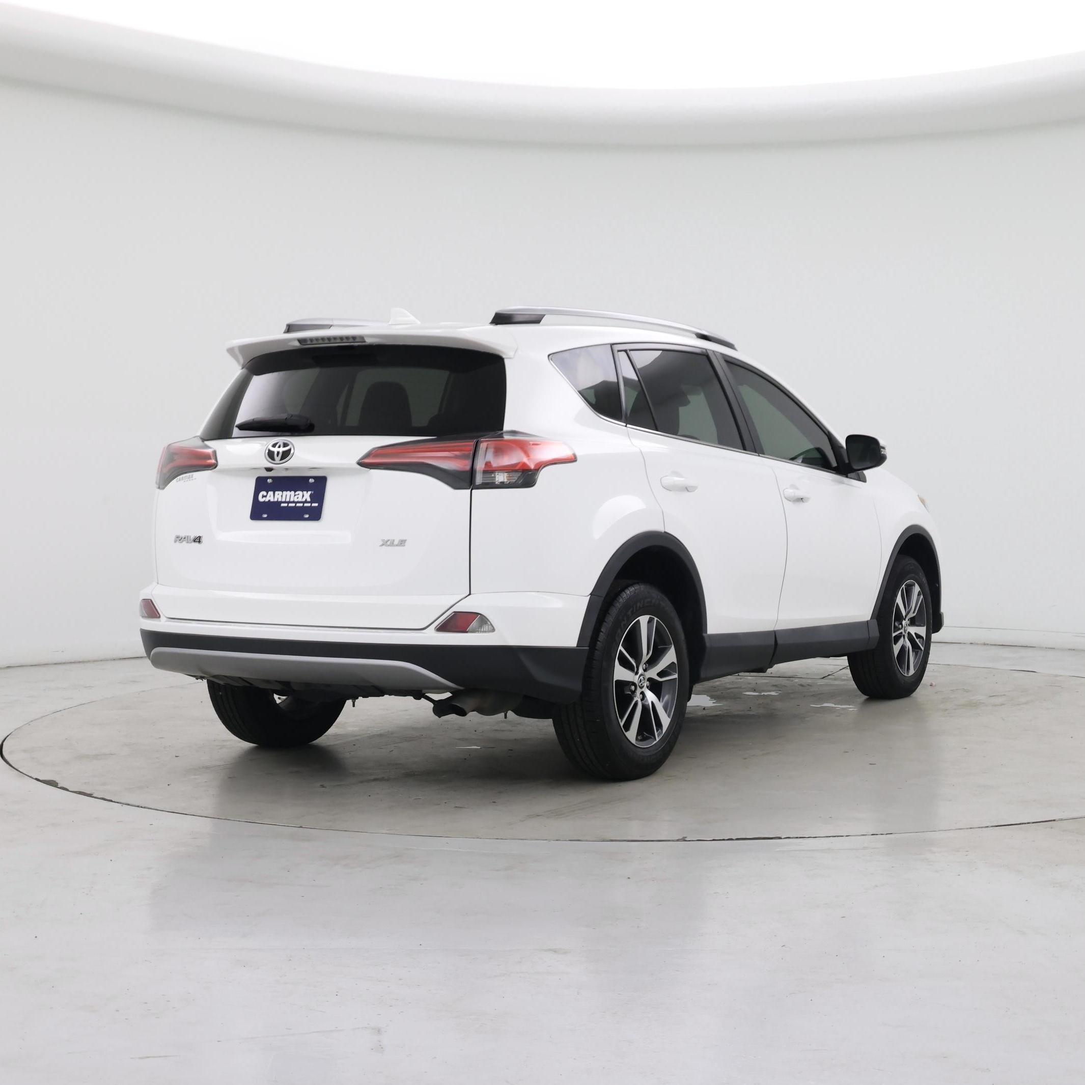 Thumbnail: 2018 Toyota RAV4 - 8