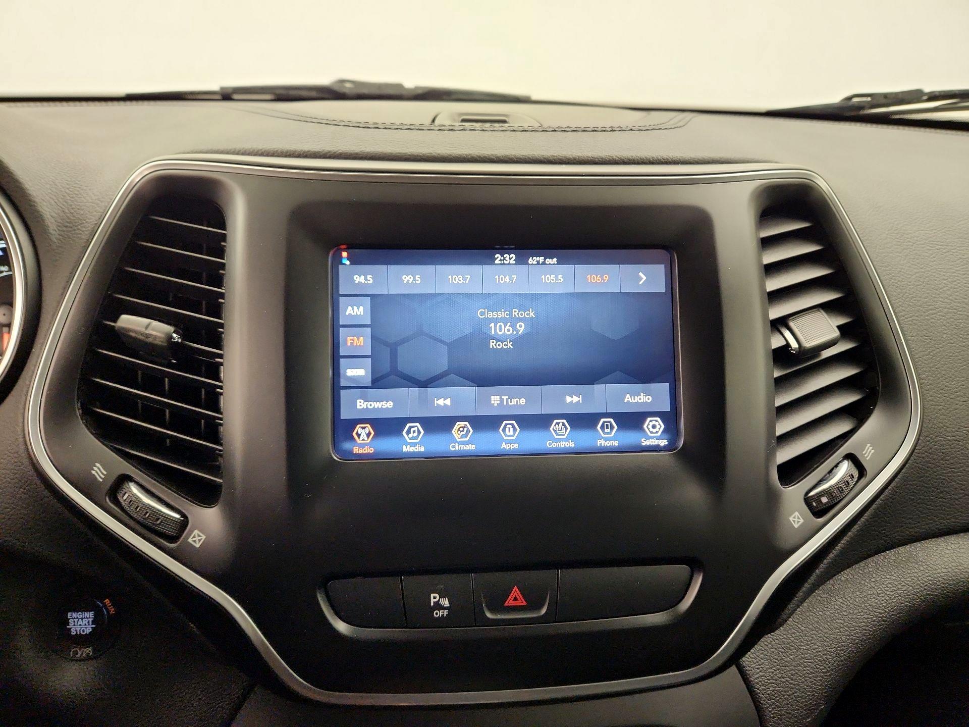 Thumbnail: 2020 Jeep Cherokee - 15