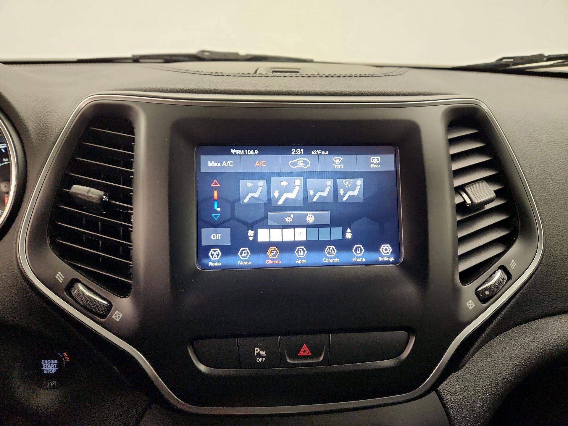 Thumbnail: 2020 Jeep Cherokee - 16