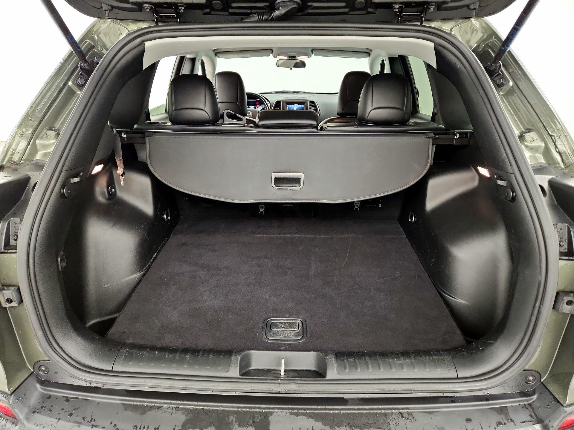 Thumbnail: 2020 Jeep Cherokee - 20