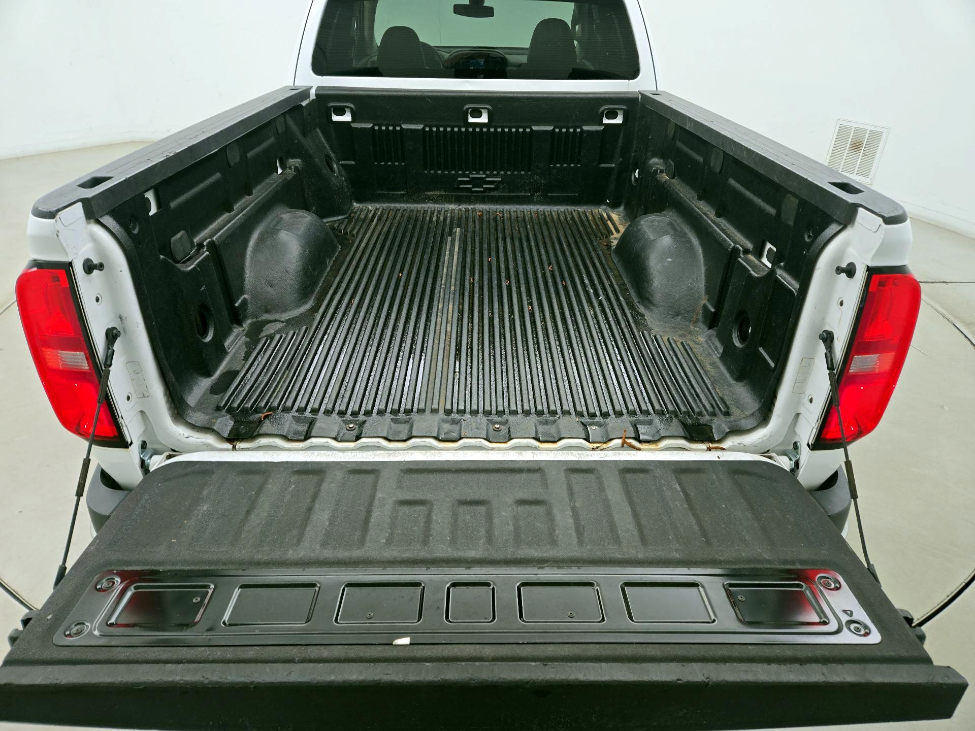 Thumbnail: 2015 Chevrolet Colorado - 19