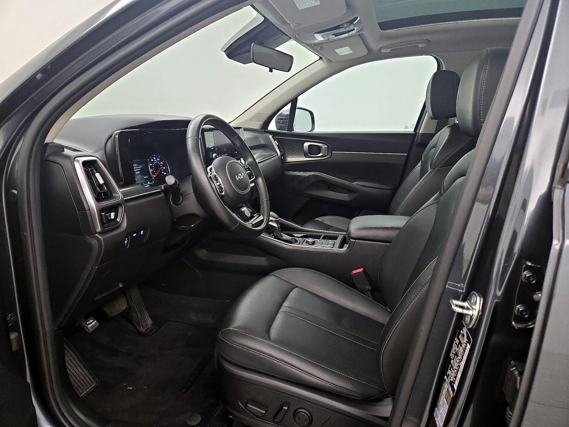 Thumbnail: 2023 Kia Sorento - 11