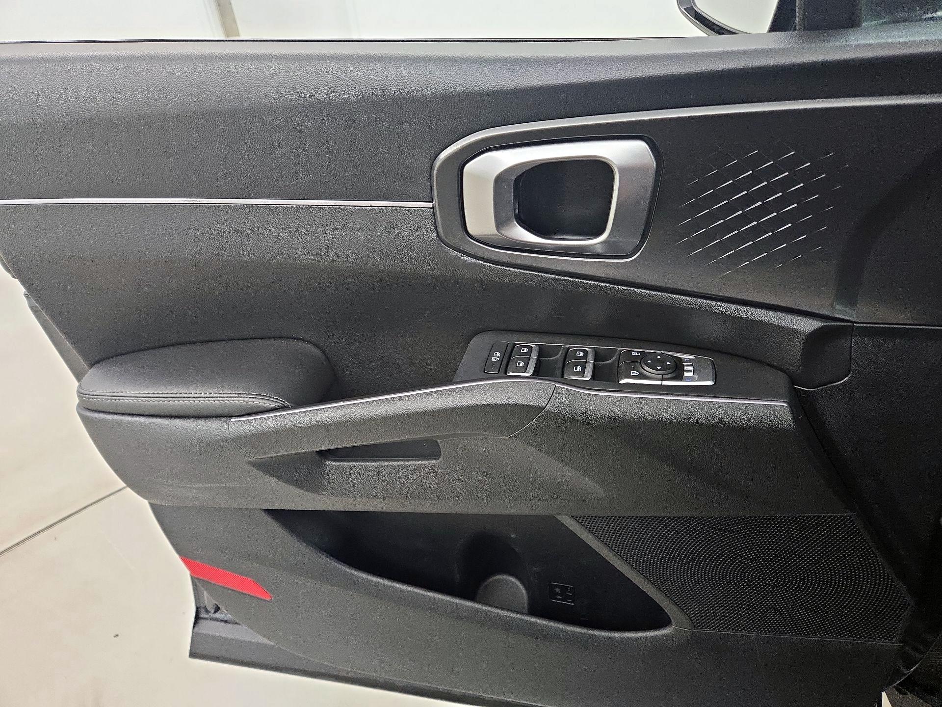 Thumbnail: 2023 Kia Sorento - 12