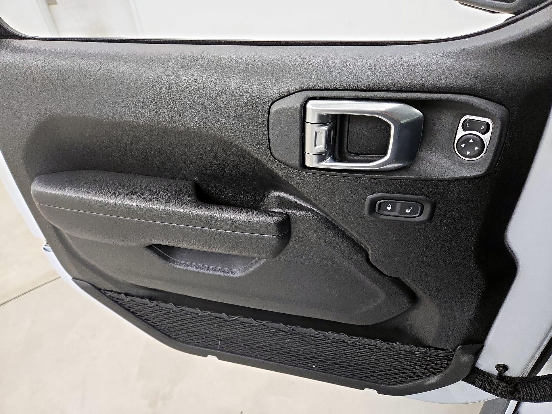 Thumbnail: 2023 Jeep Gladiator - 12