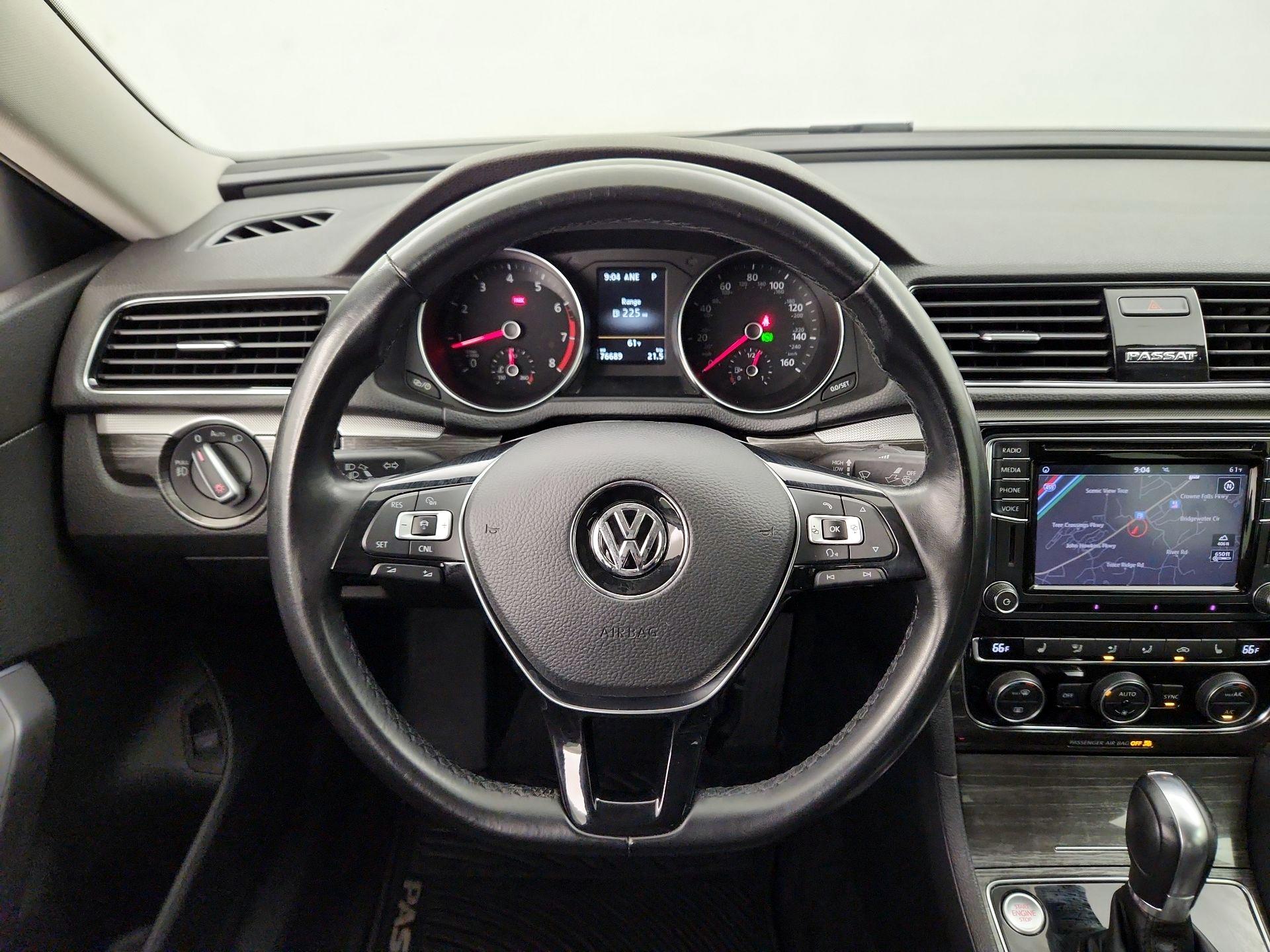 Thumbnail: 2018 Volkswagen Passat - 10