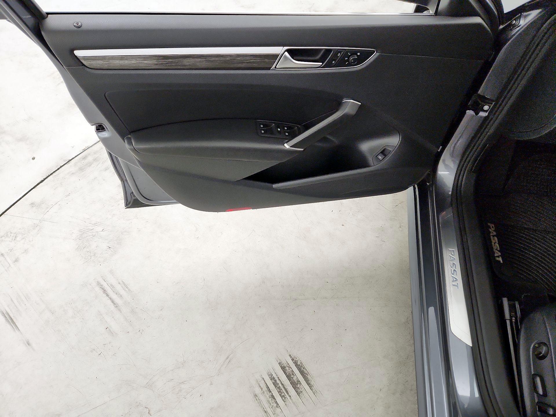 Thumbnail: 2018 Volkswagen Passat - 12