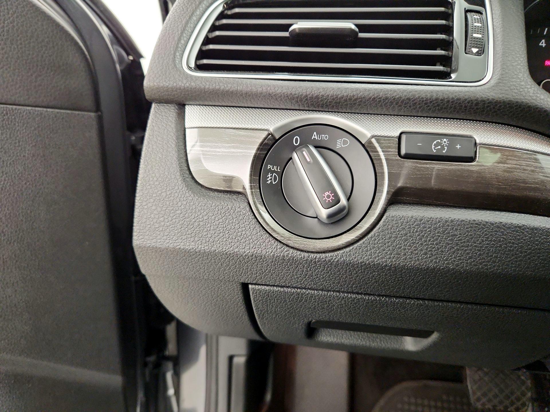 Thumbnail: 2018 Volkswagen Passat - 13