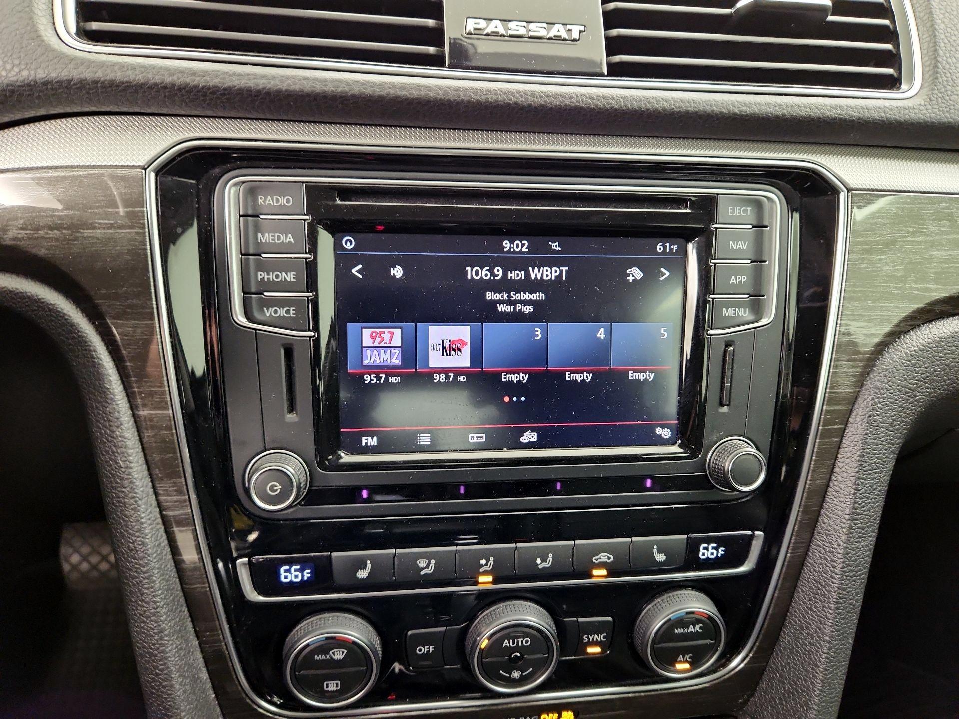 Thumbnail: 2018 Volkswagen Passat - 16