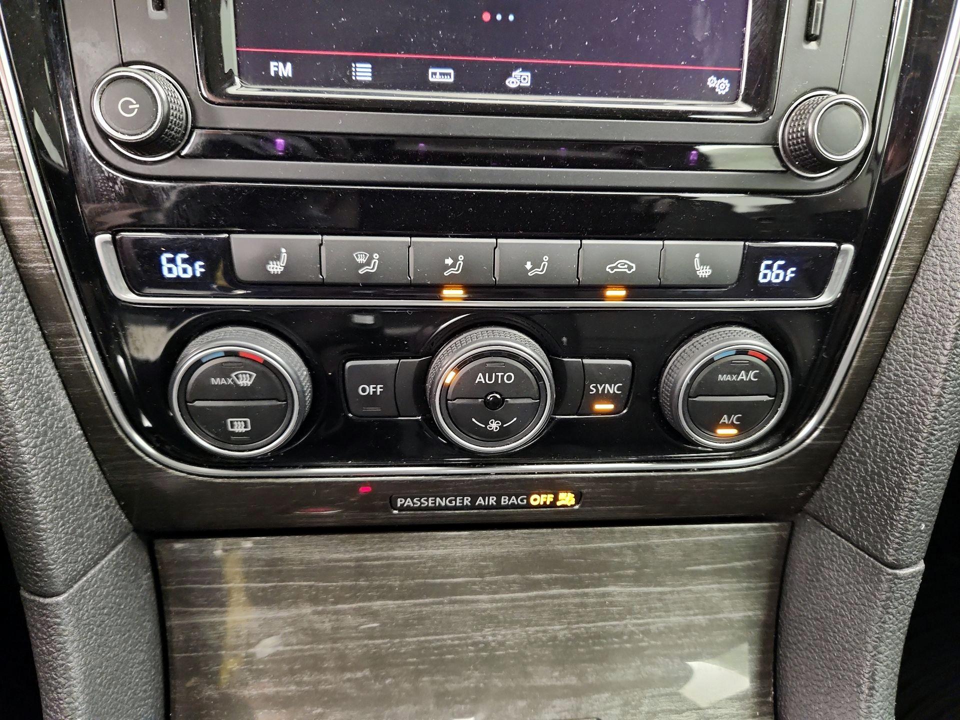 Thumbnail: 2018 Volkswagen Passat - 17