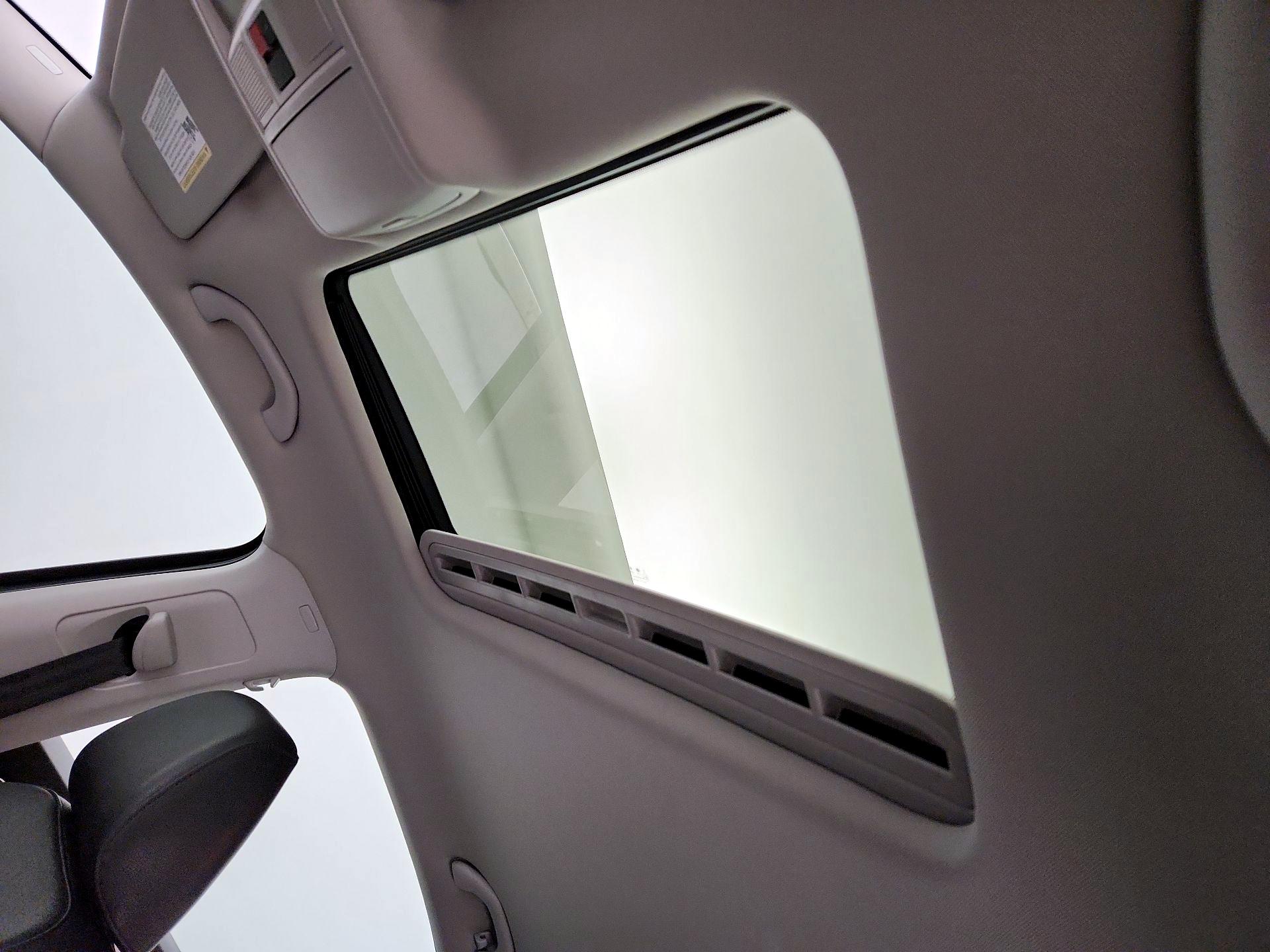 Thumbnail: 2018 Volkswagen Passat - 20